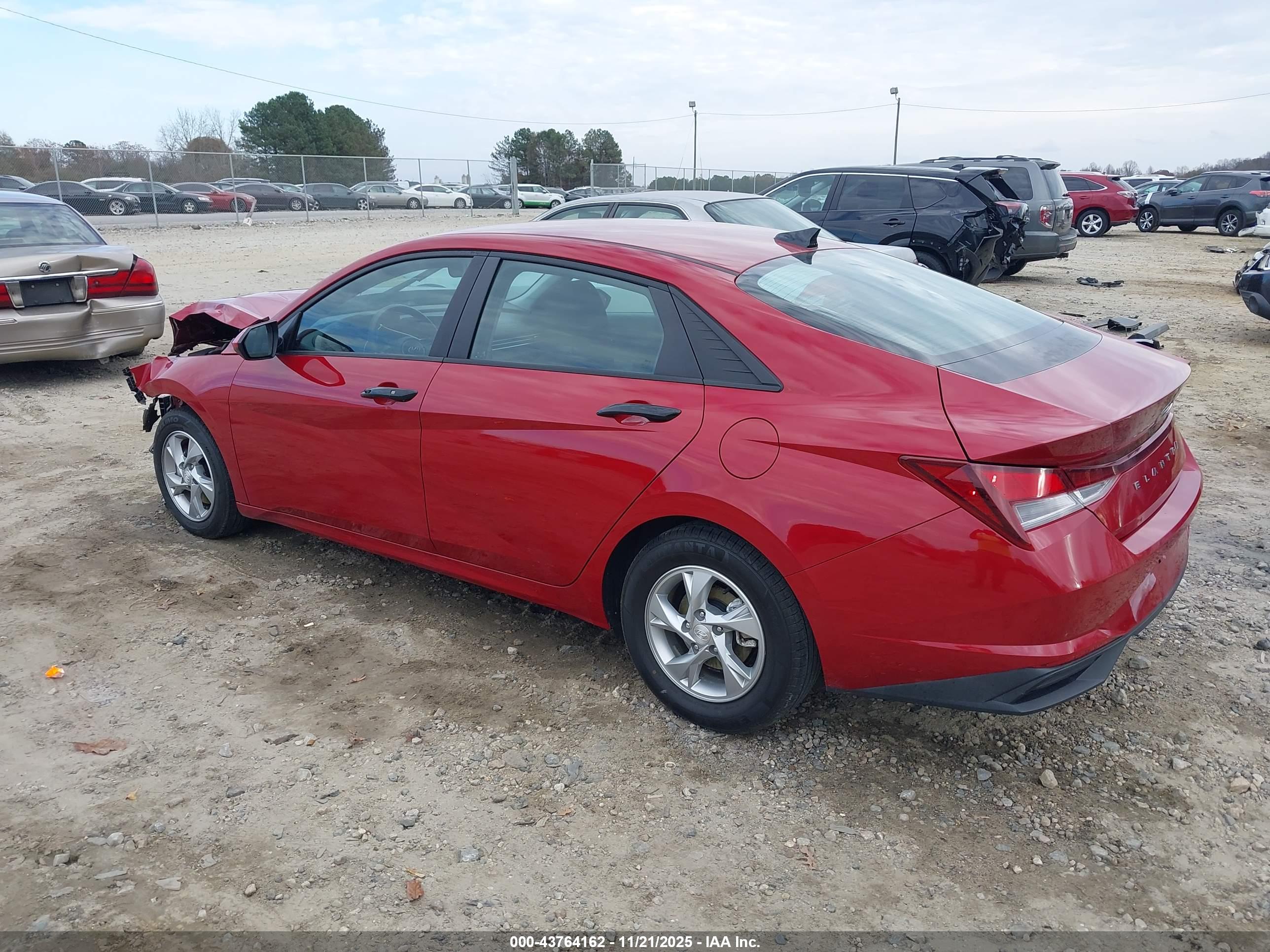 HYUNDAI ELANTRA image 3