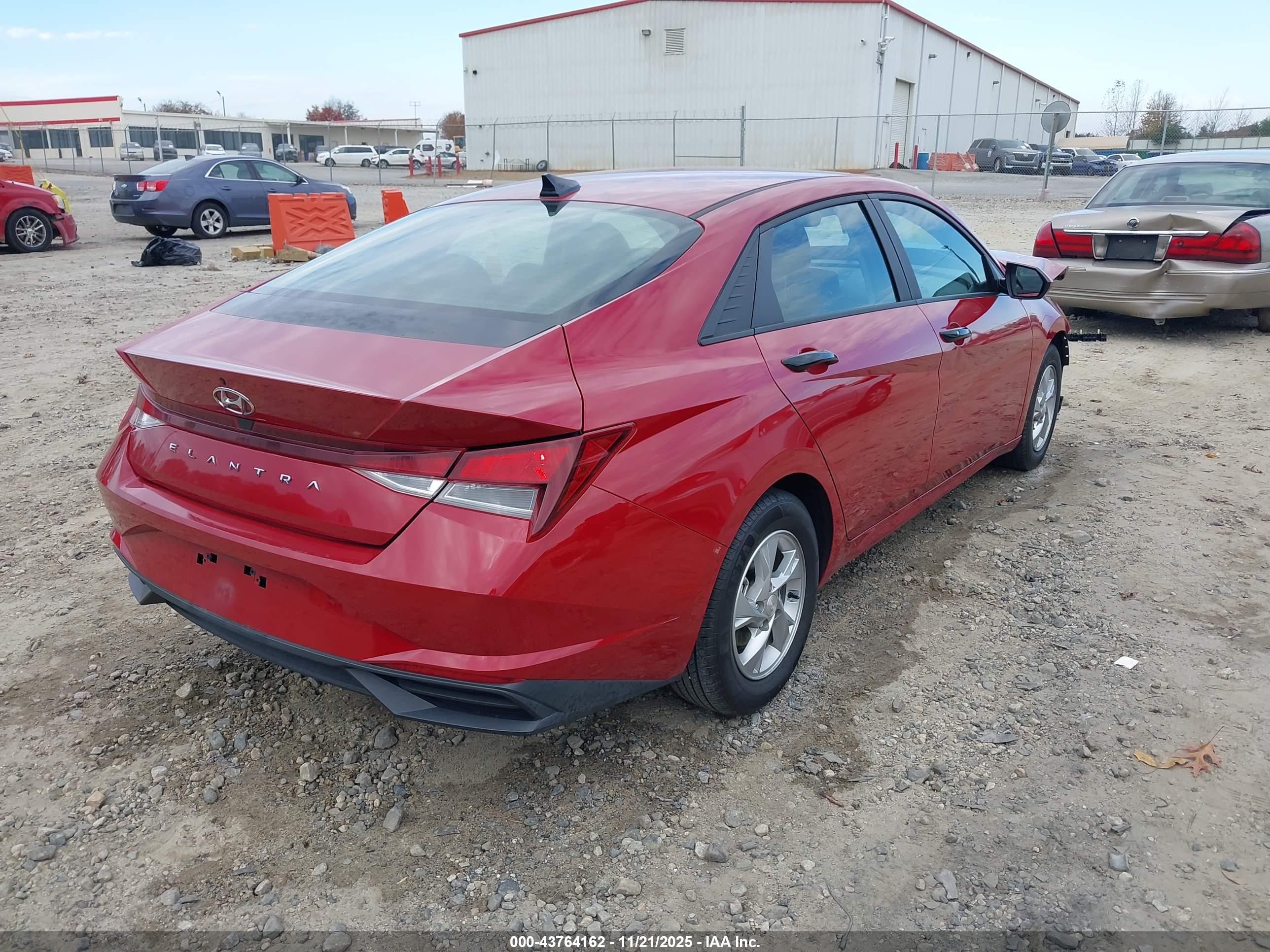 HYUNDAI ELANTRA image 4