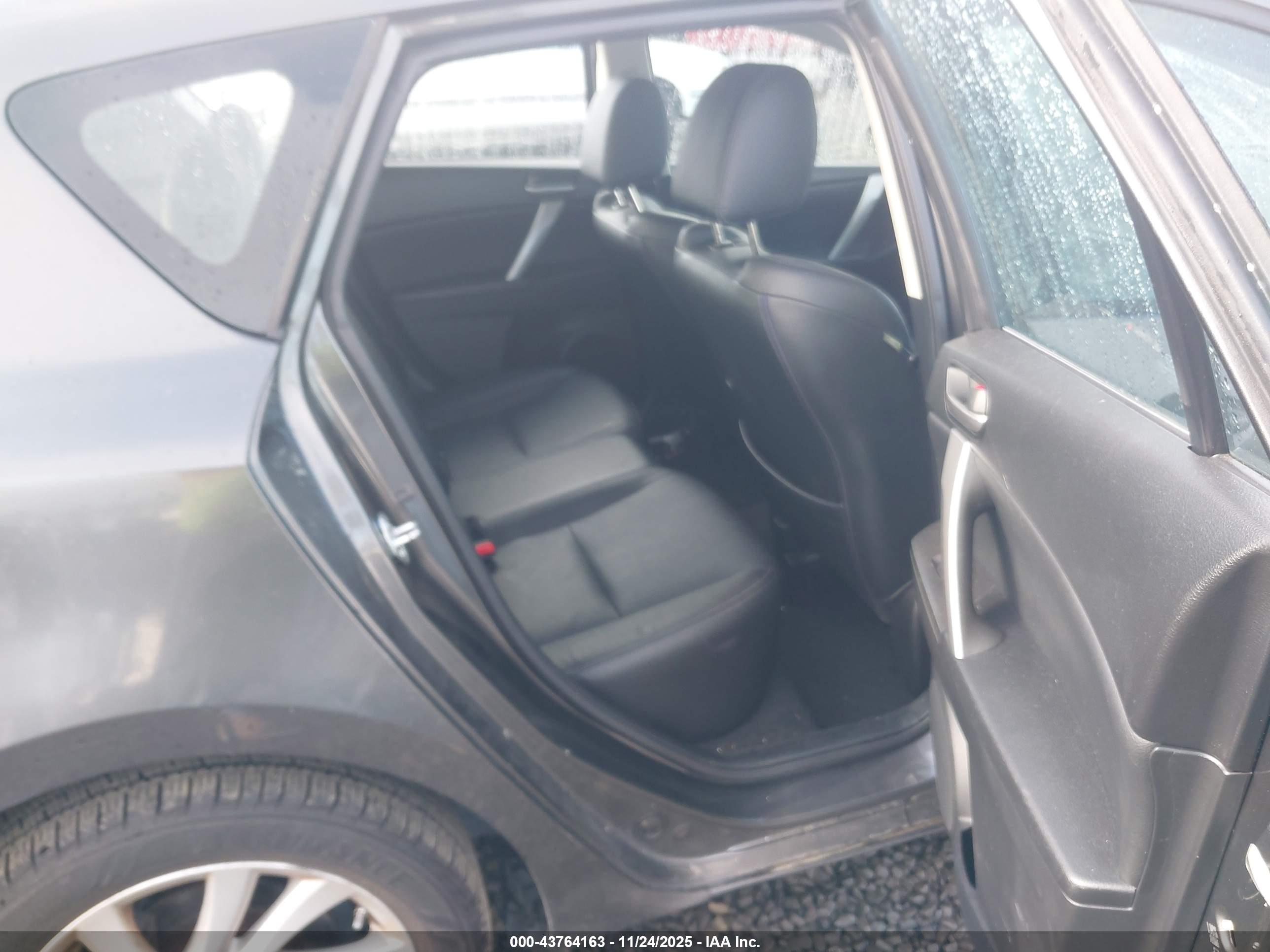 MAZDA MAZDA3 image 8