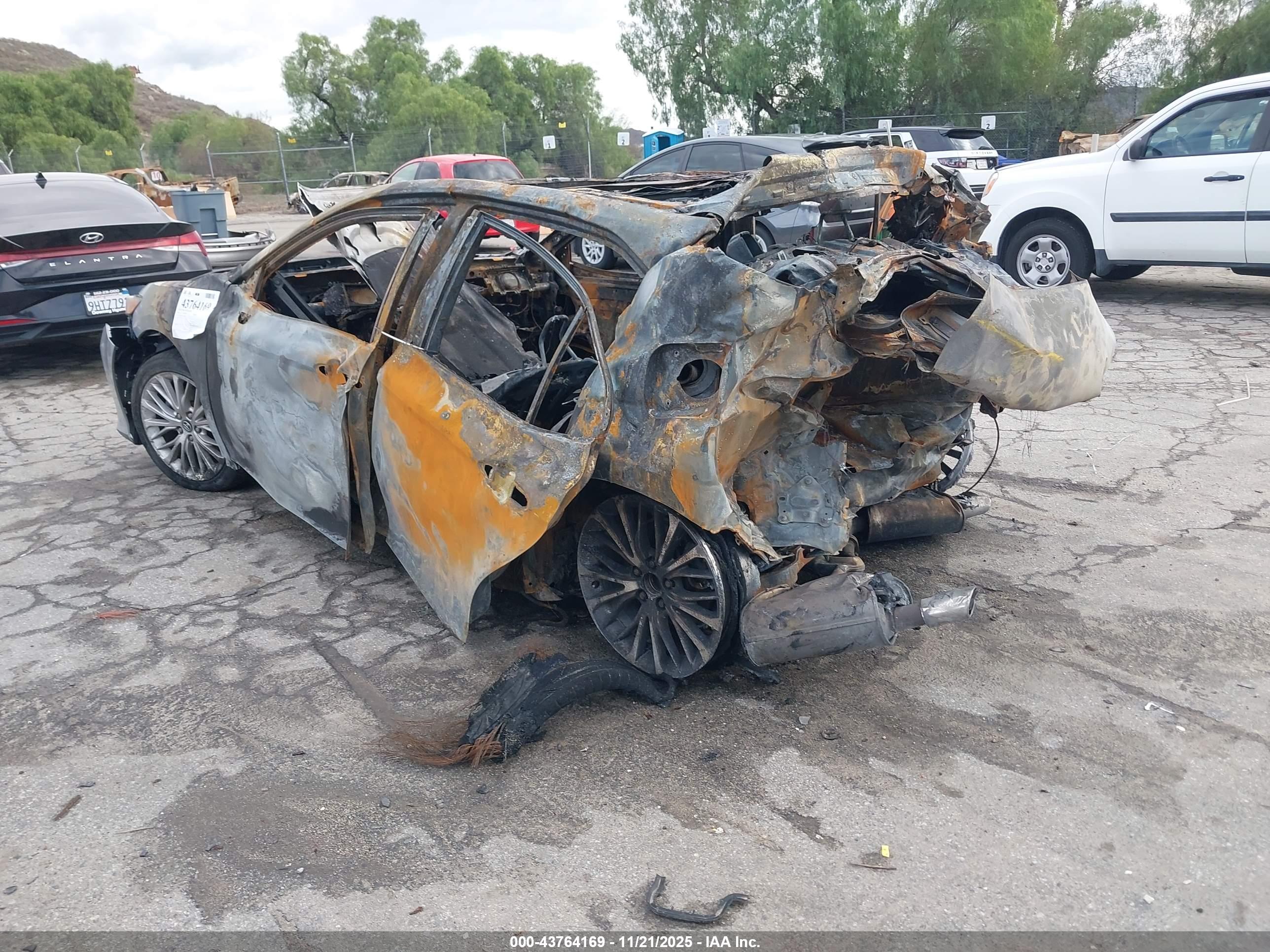 TOYOTA CAMRY image 3