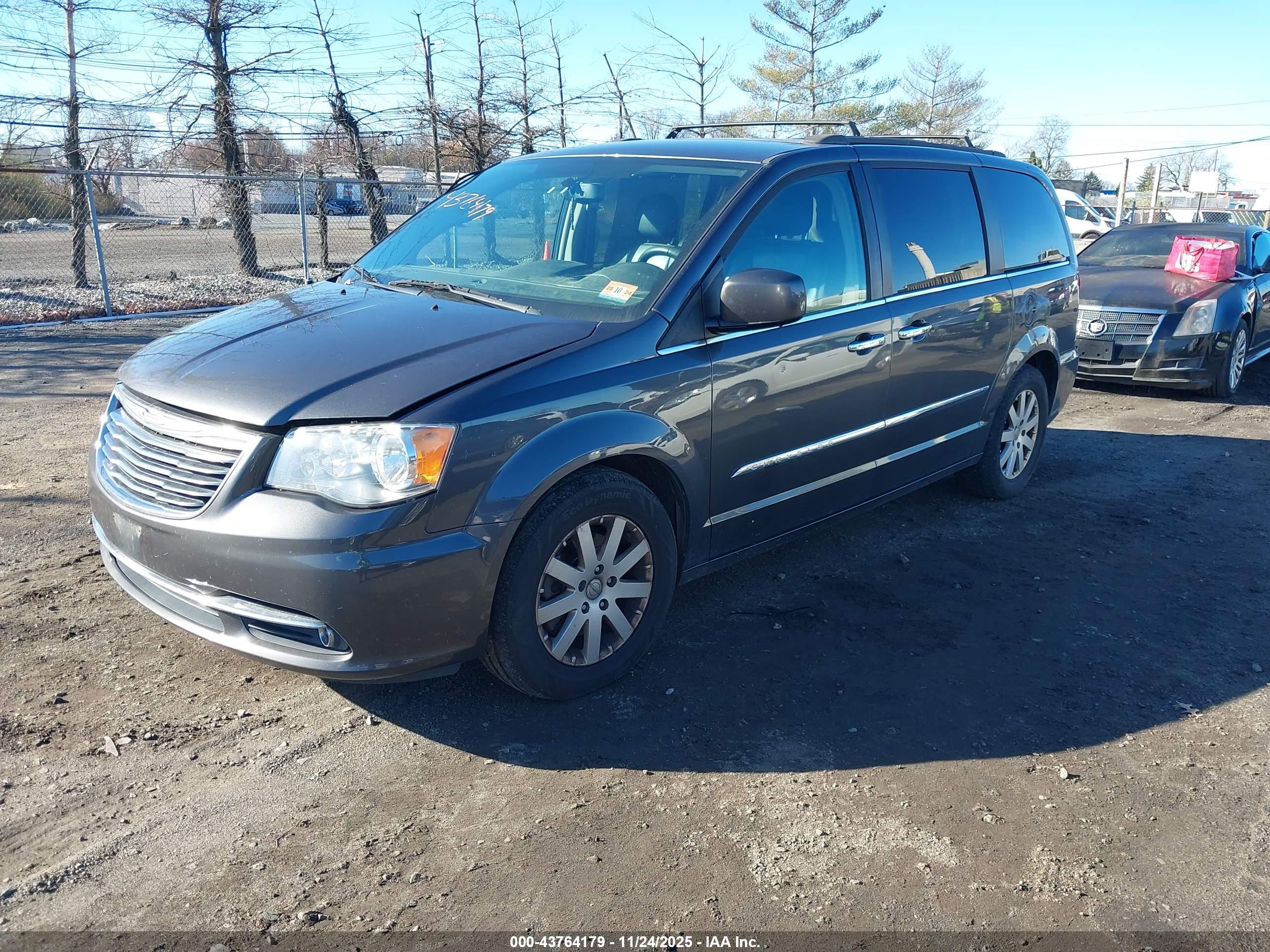 CHRYSLER TOWN image 2