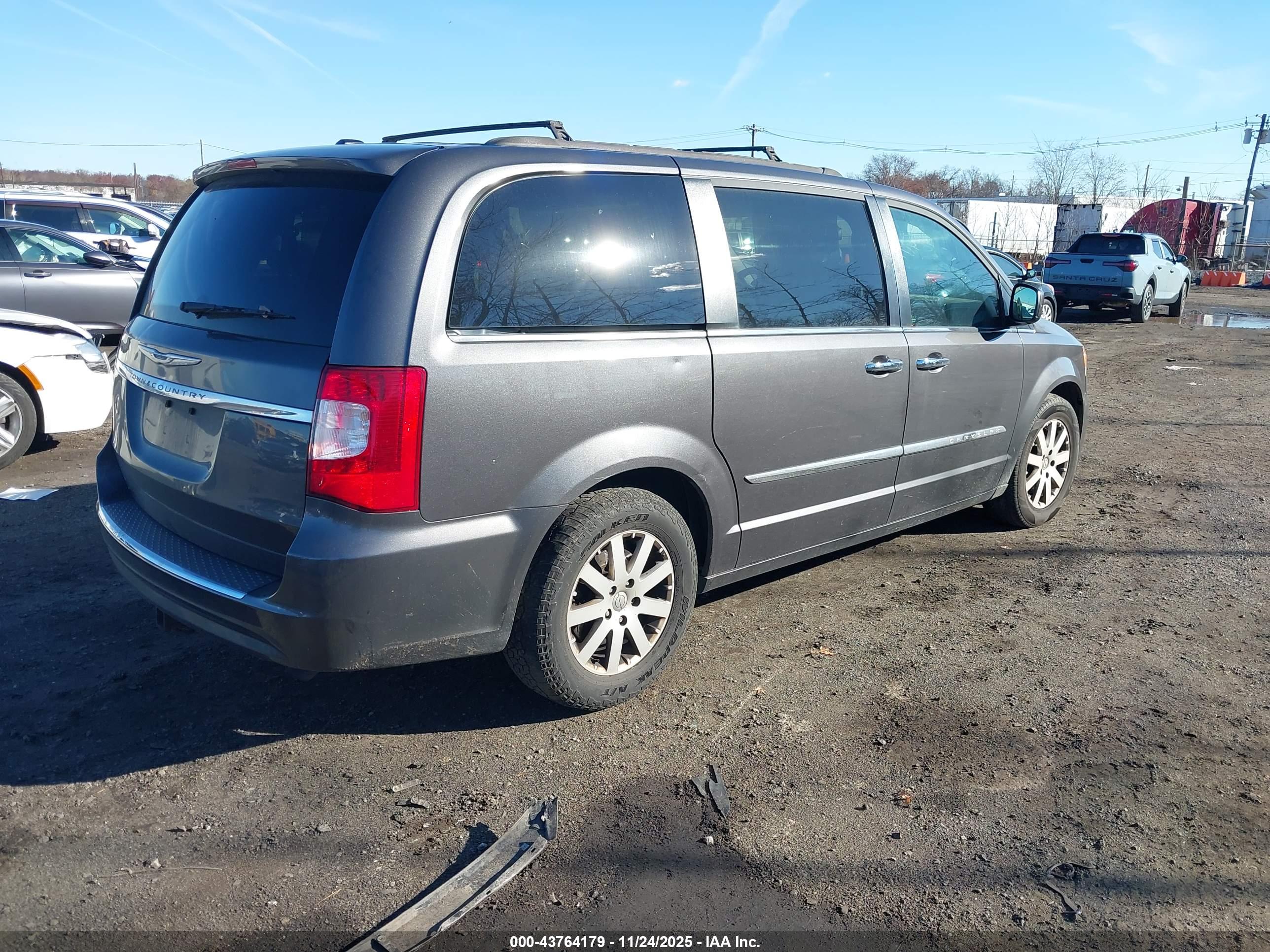 CHRYSLER TOWN image 4