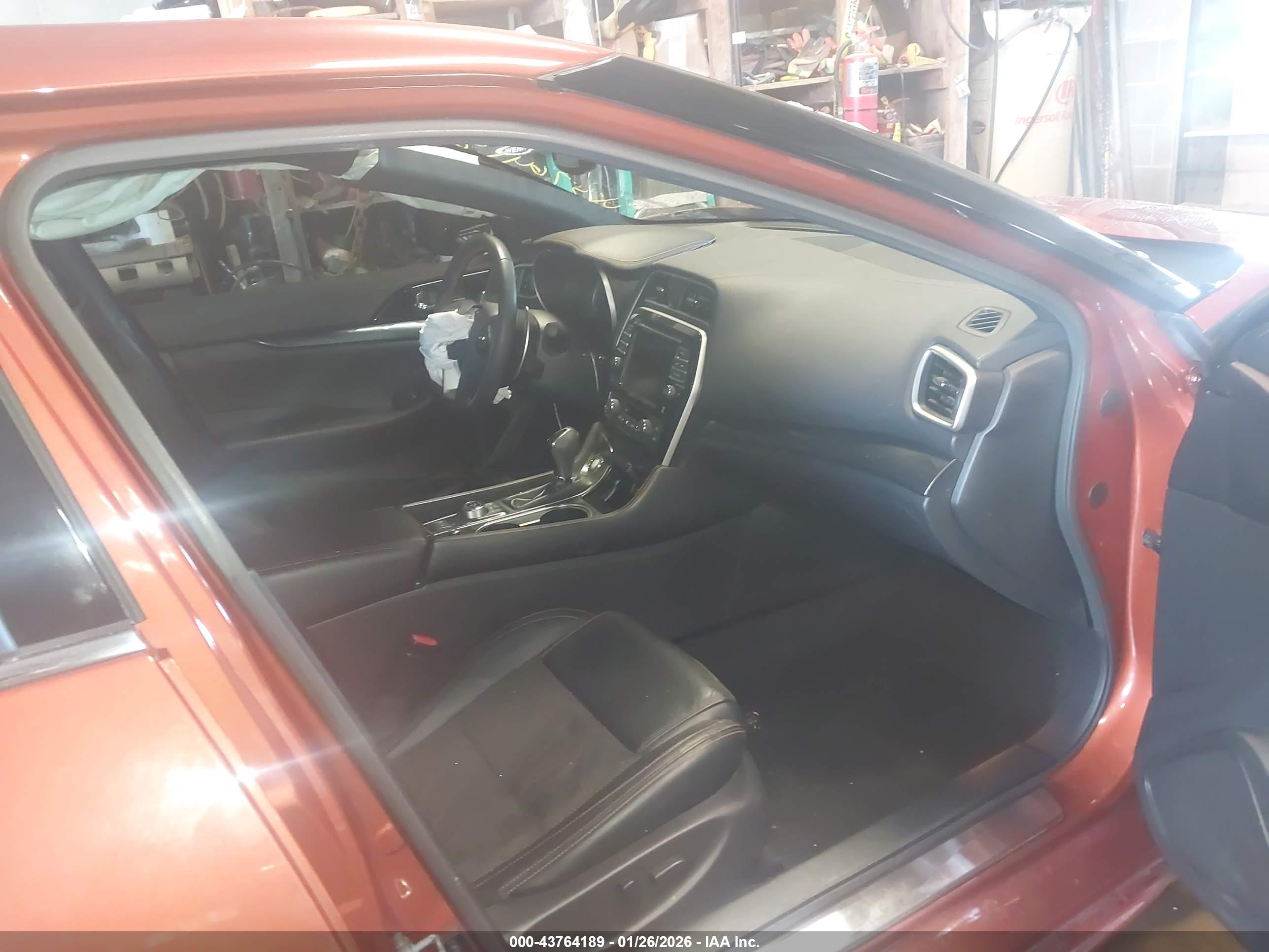 NISSAN MAXIMA image 5