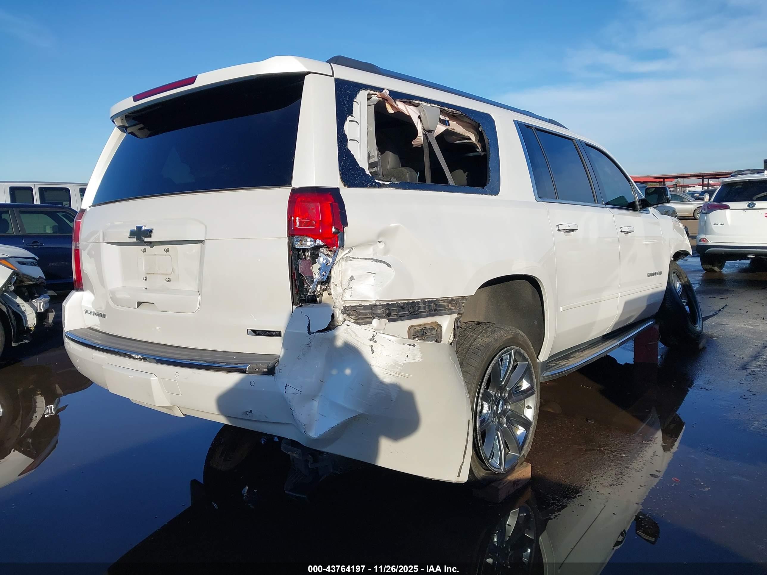 CHEVROLET SUBURBAN image 4