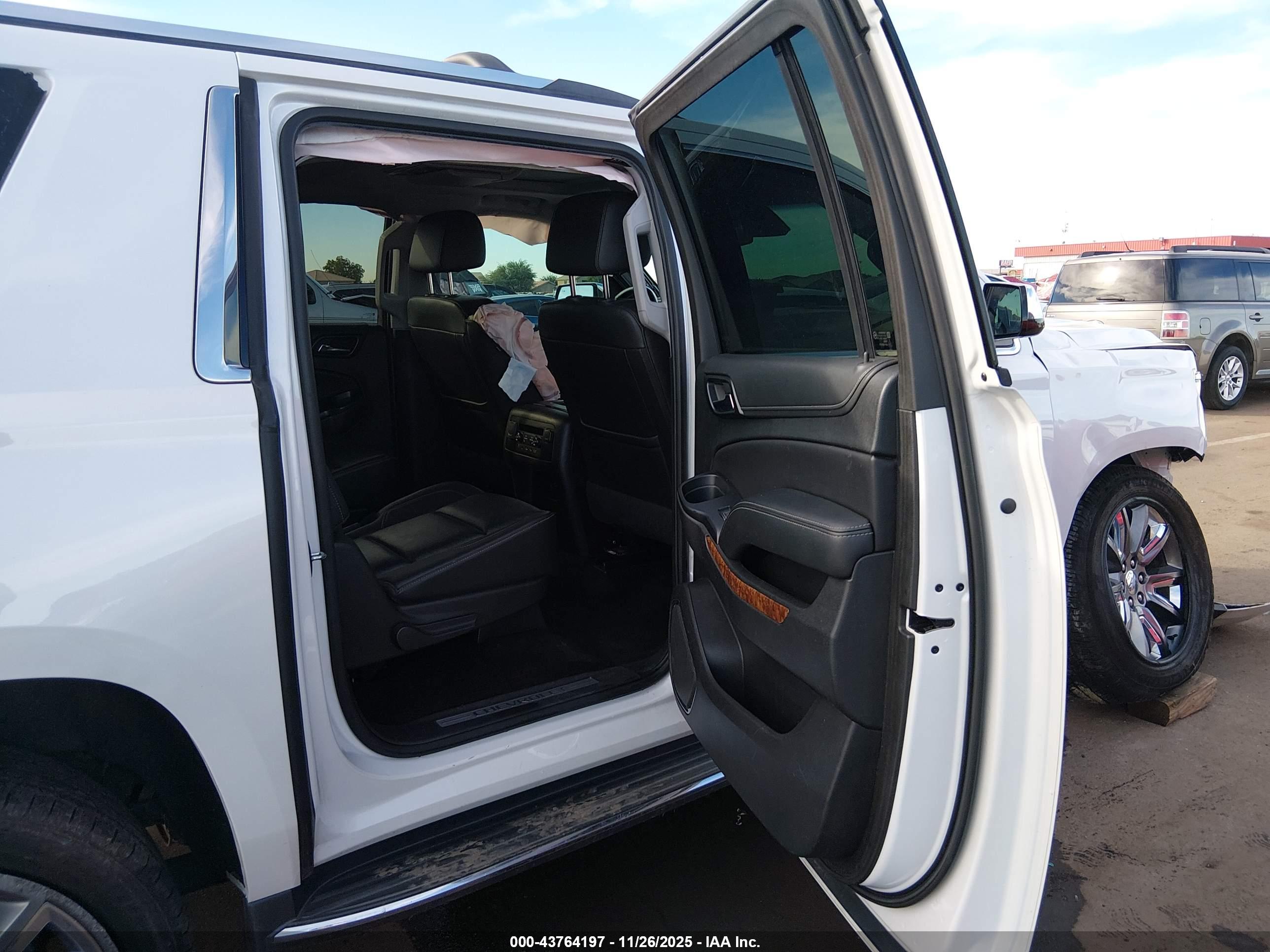CHEVROLET SUBURBAN image 8