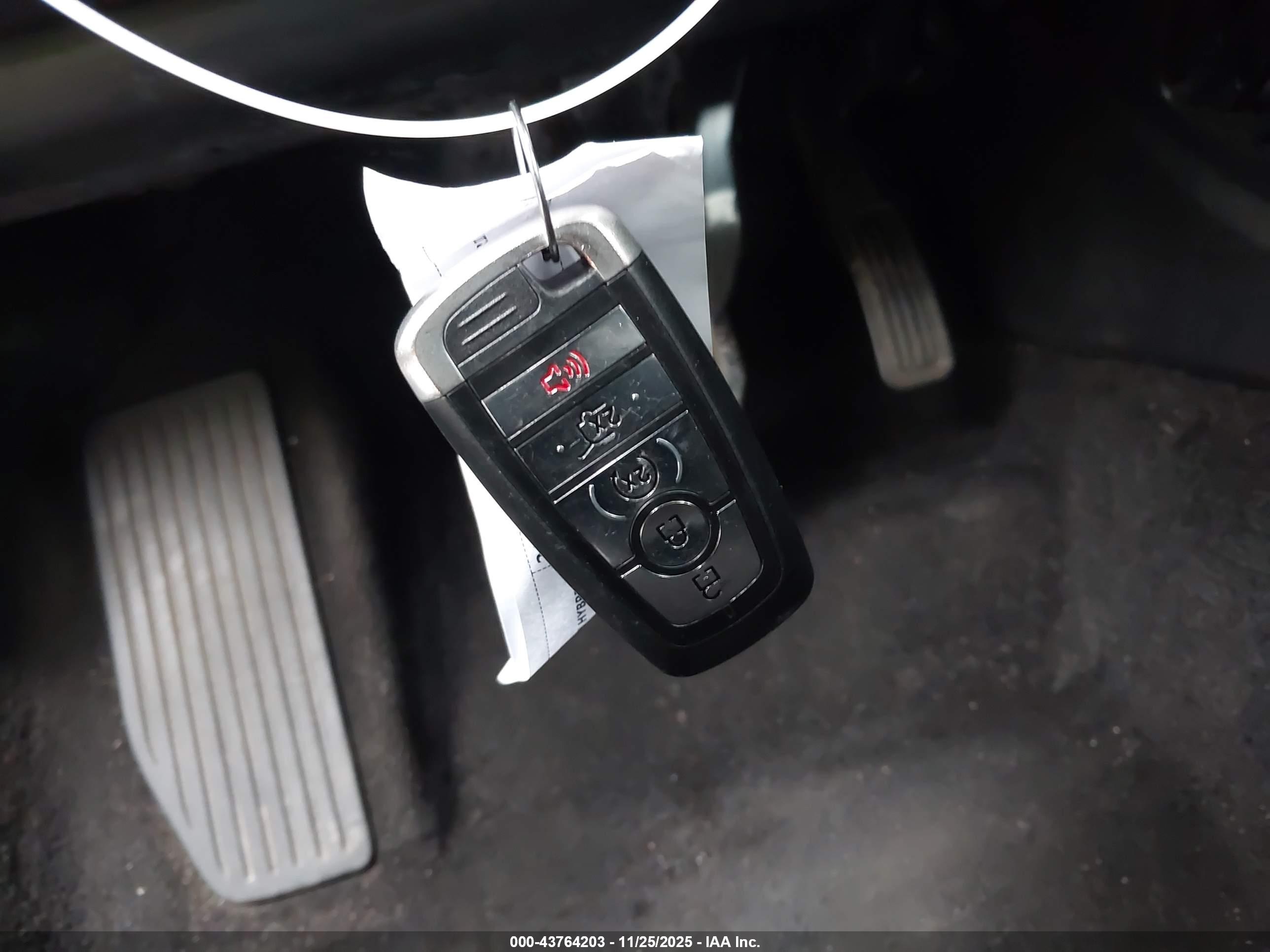 FORD FUSION image 11