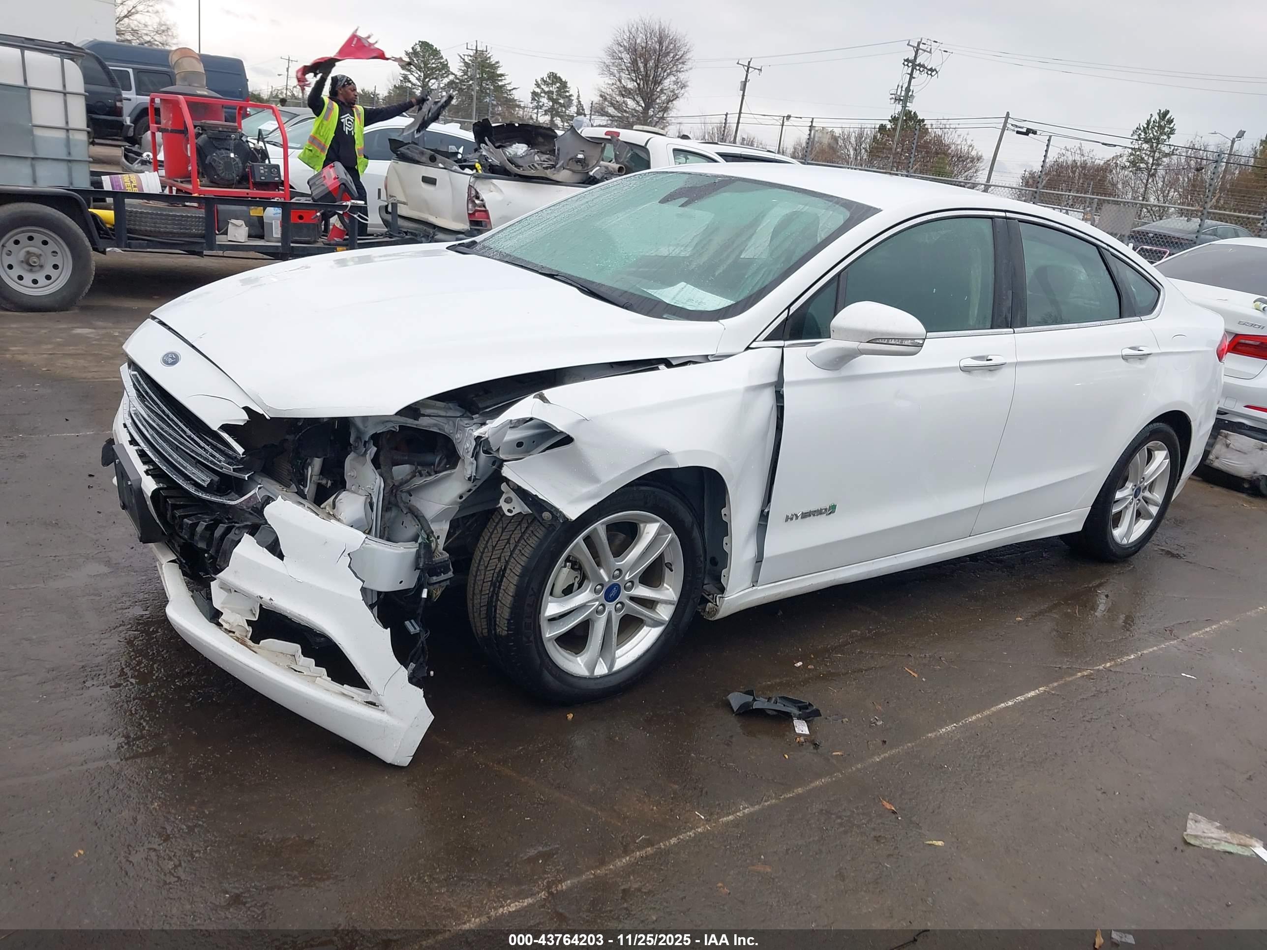FORD FUSION image 2