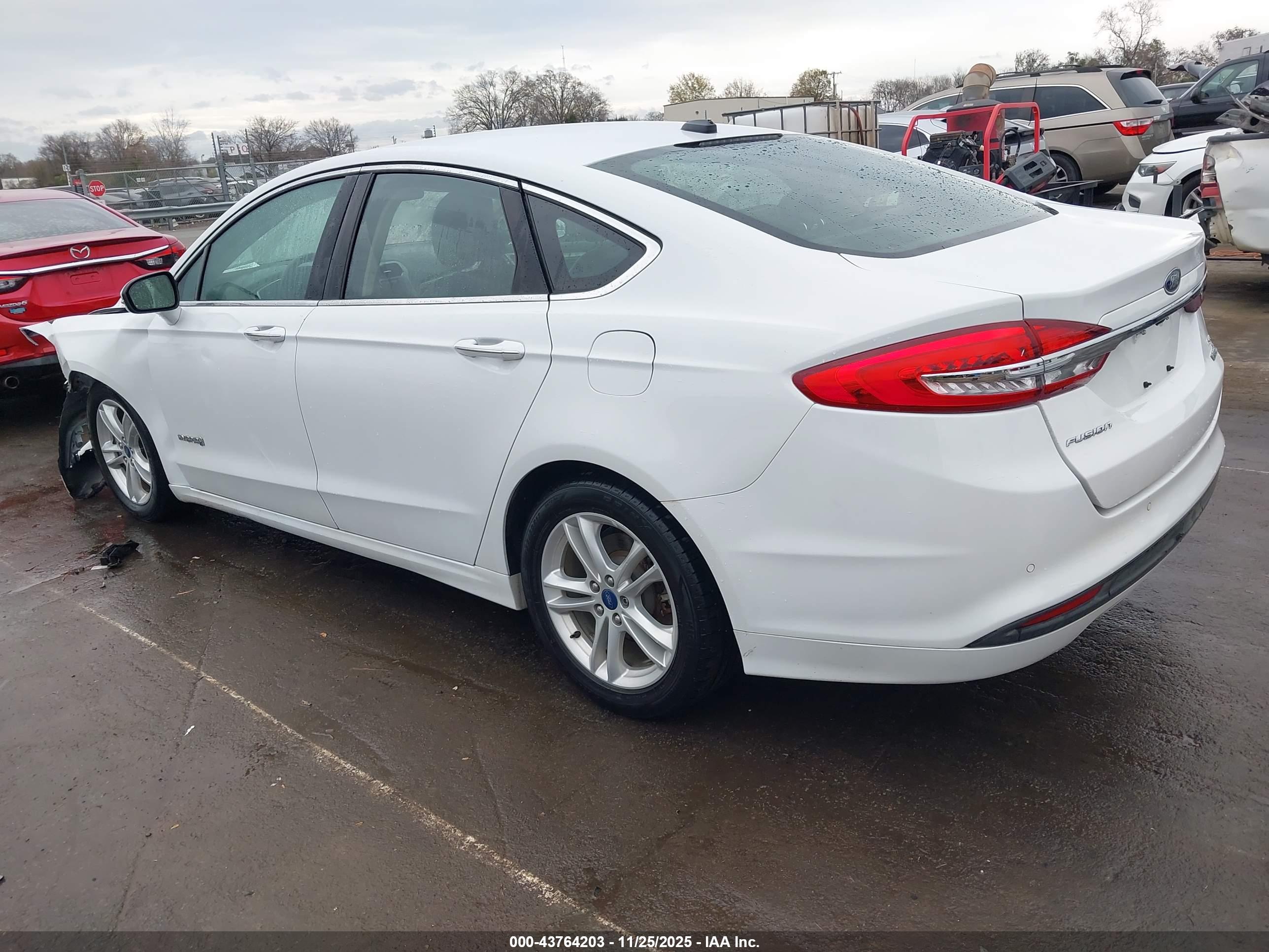 FORD FUSION image 3