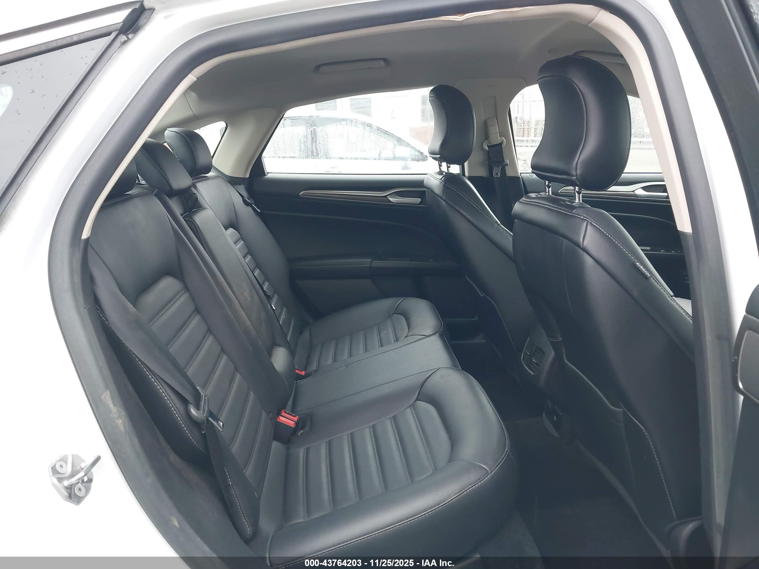 FORD FUSION image 8