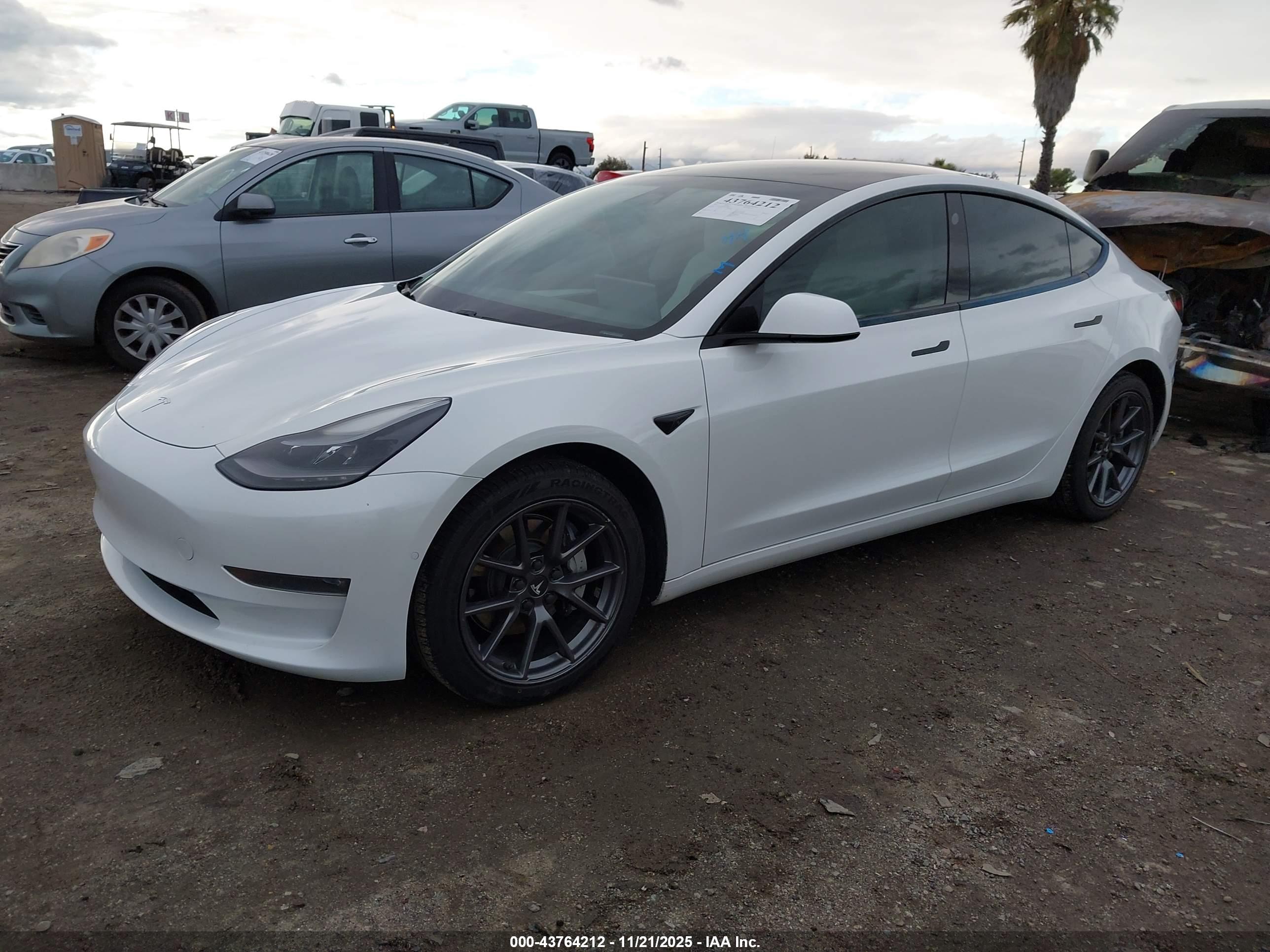 TESLA MODEL image 2