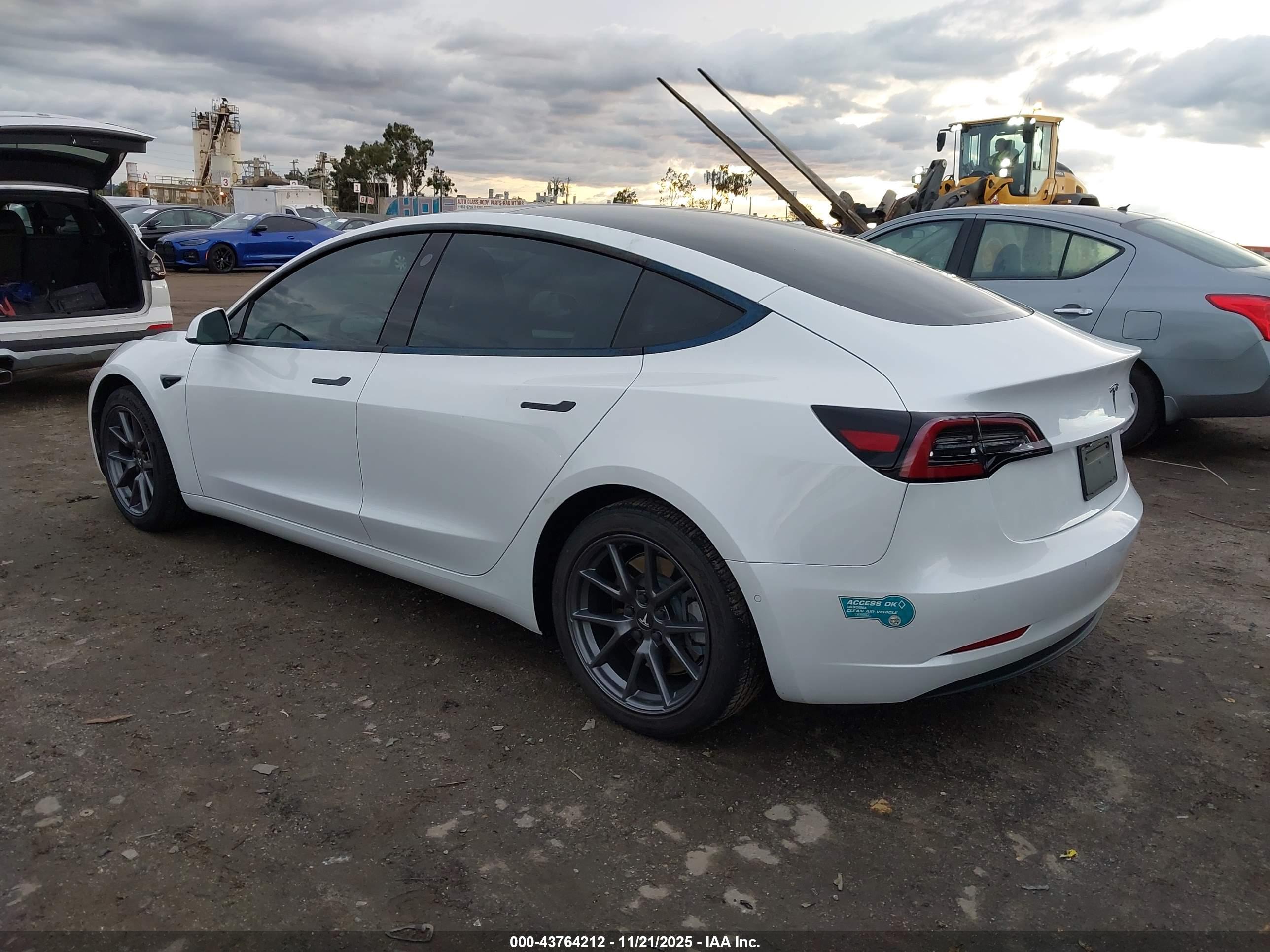 TESLA MODEL image 3