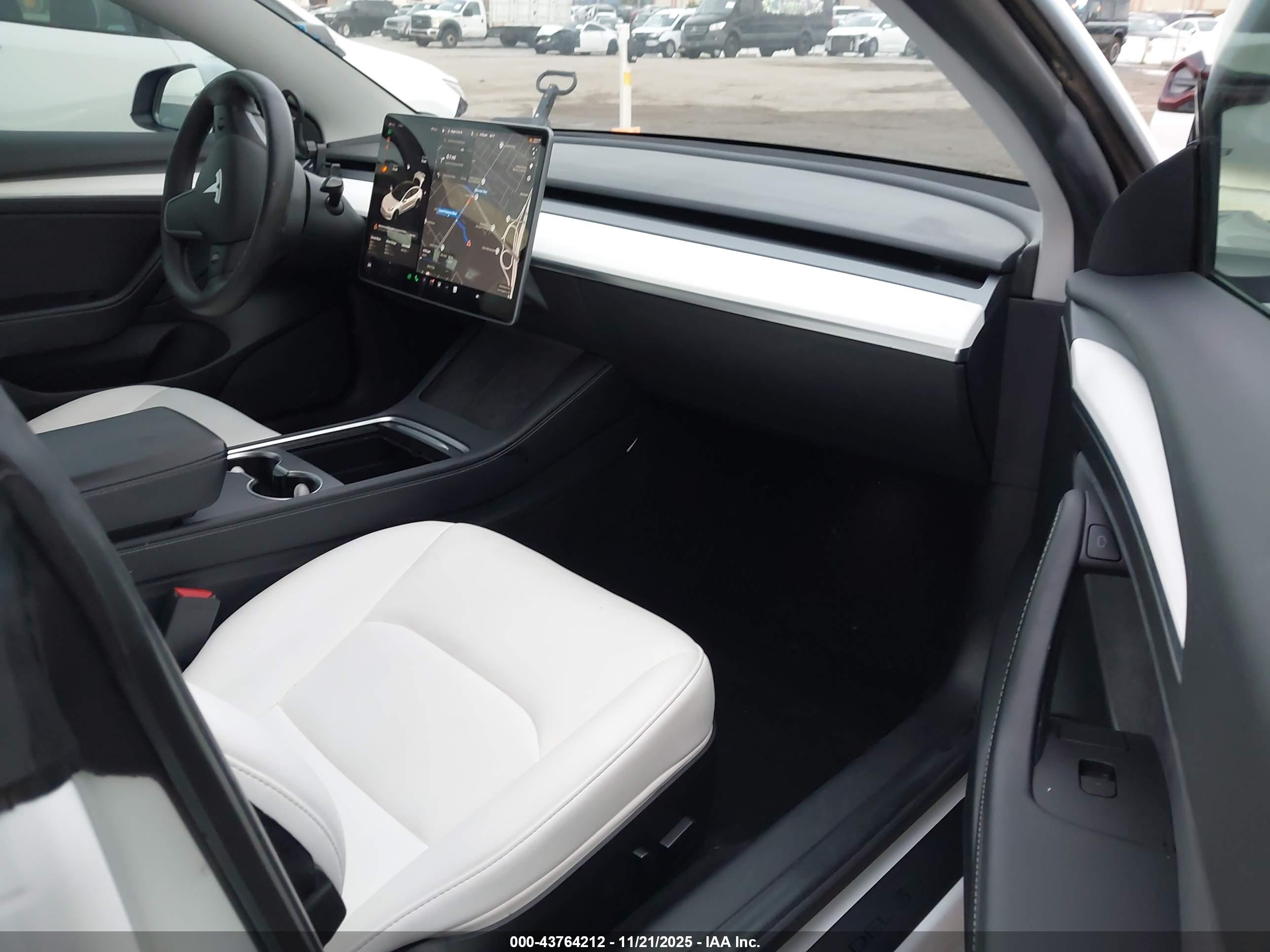 TESLA MODEL image 5