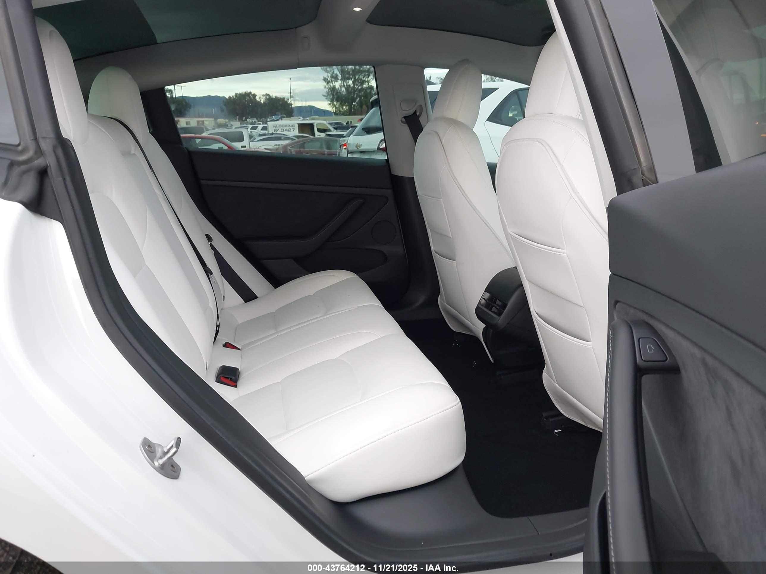 TESLA MODEL image 8