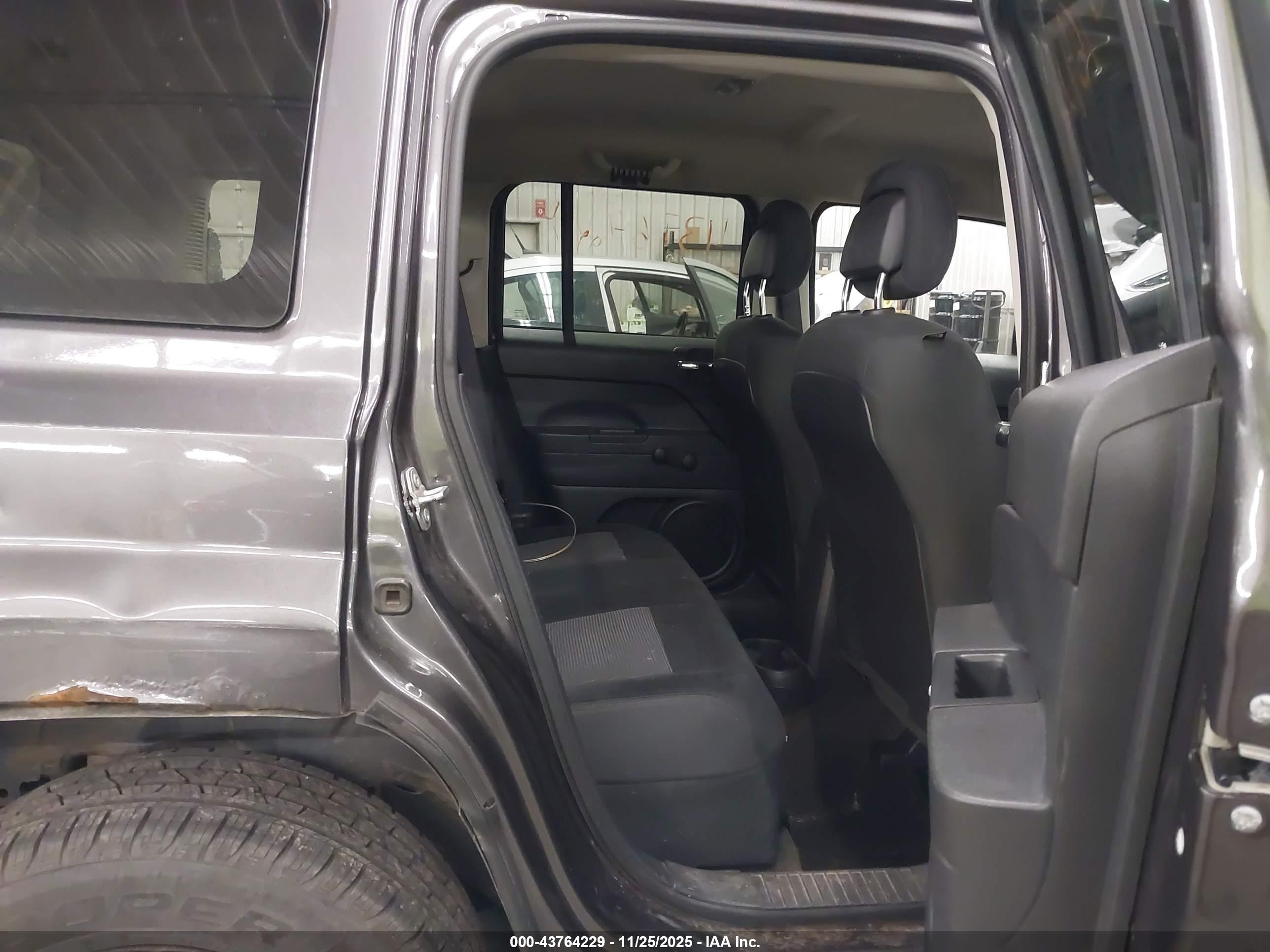 JEEP PATRIOT image 8