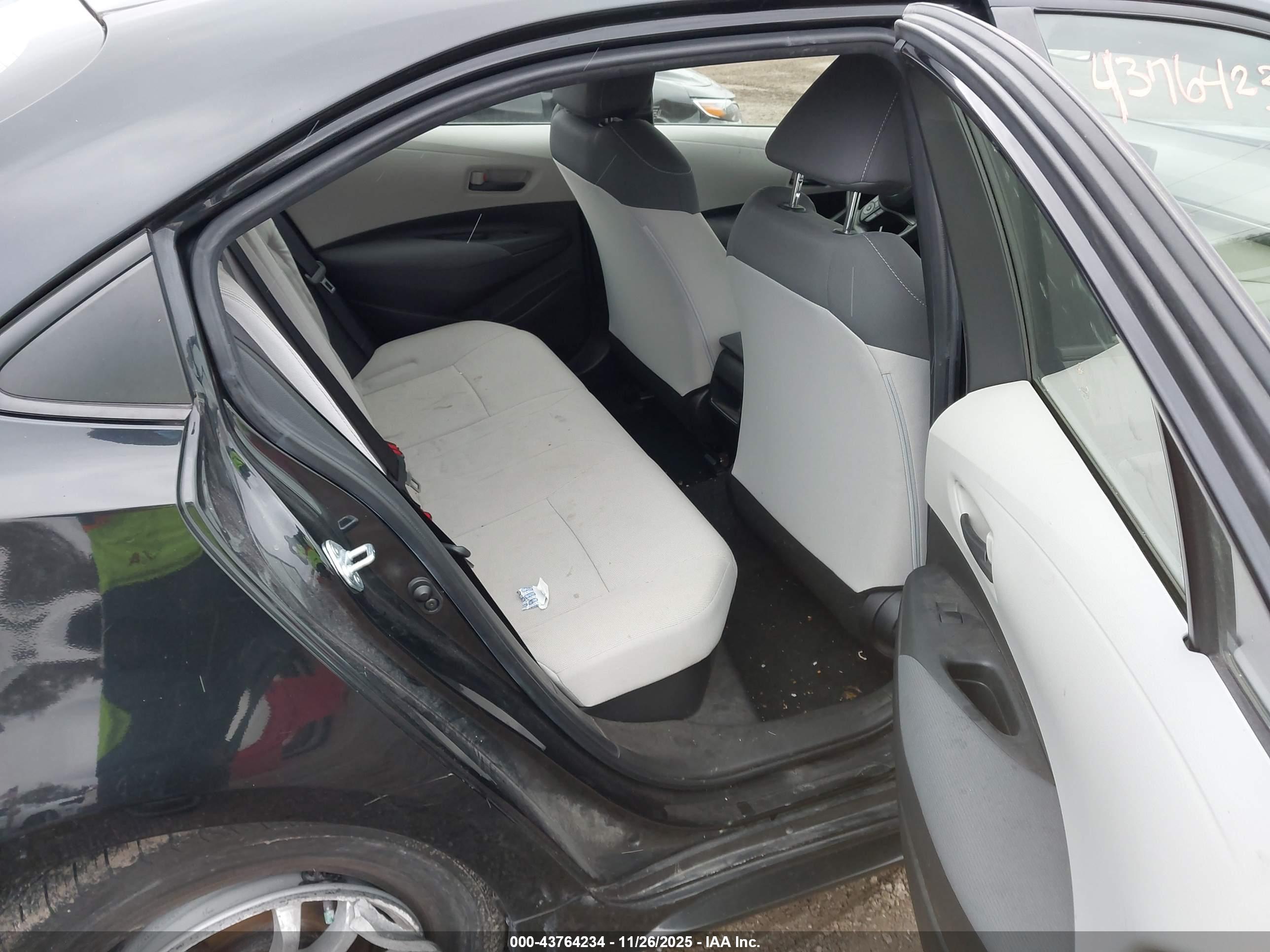 TOYOTA COROLLA image 8