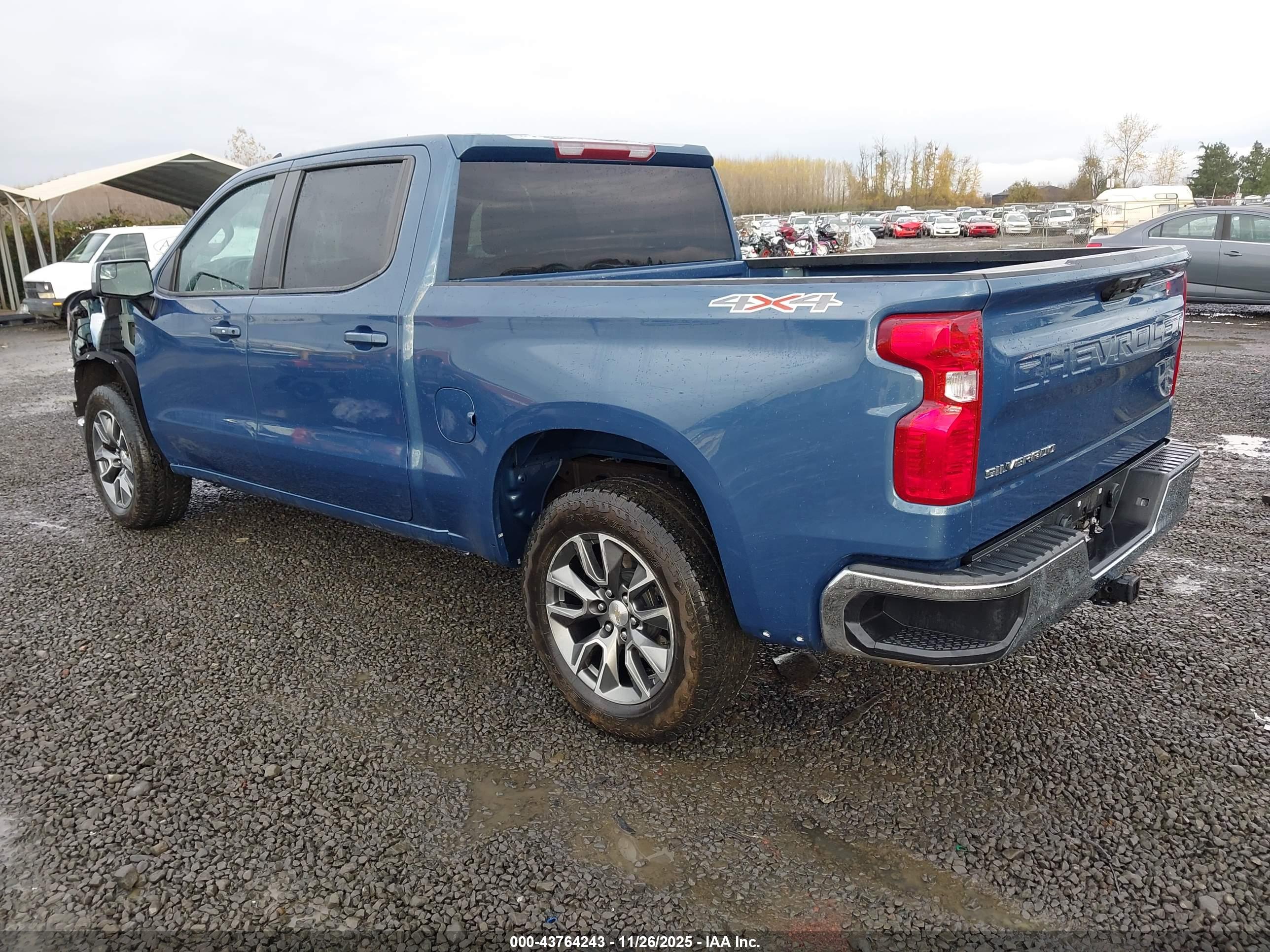 CHEVROLET SILVERADO image 3