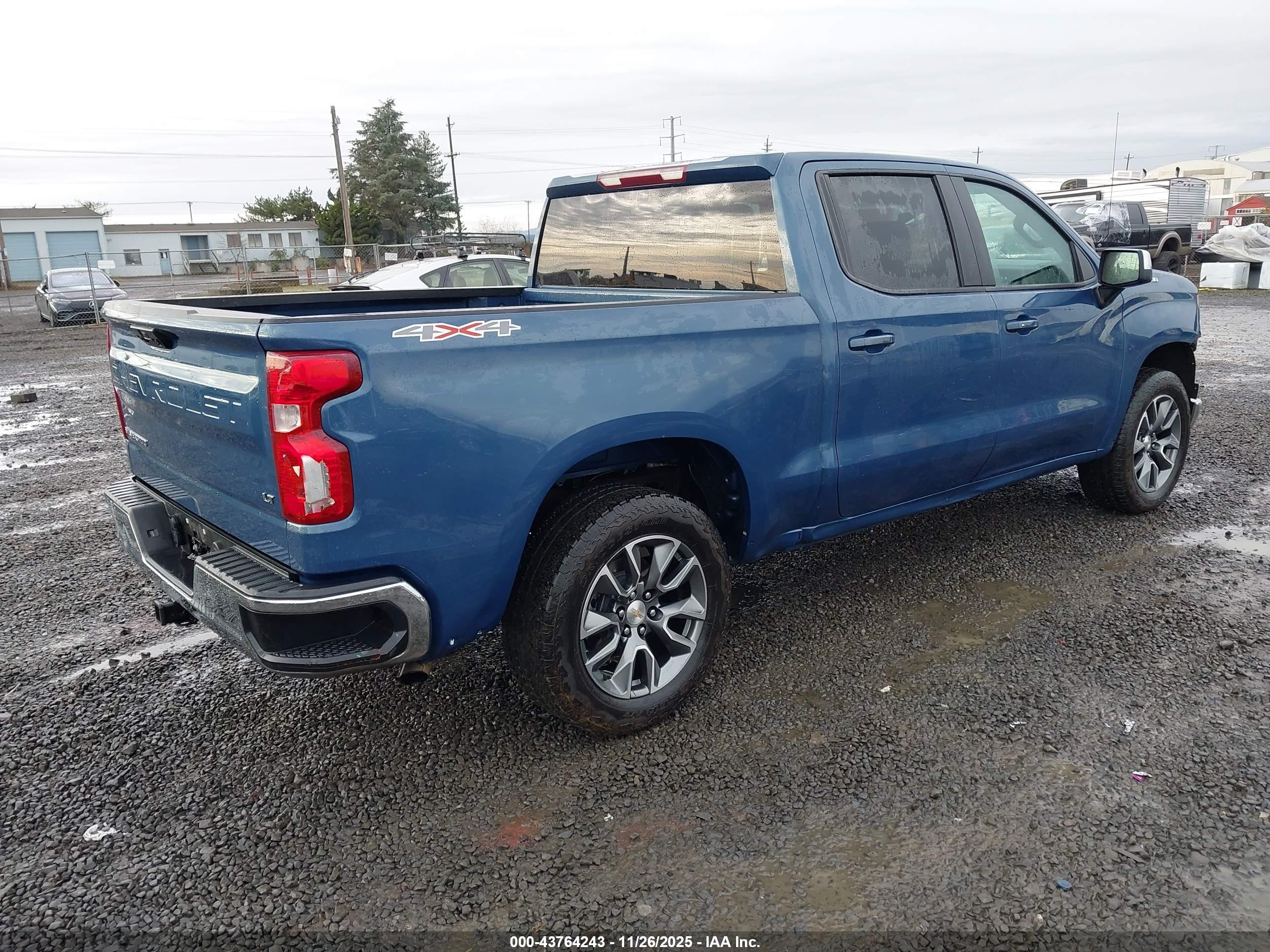 CHEVROLET SILVERADO image 4