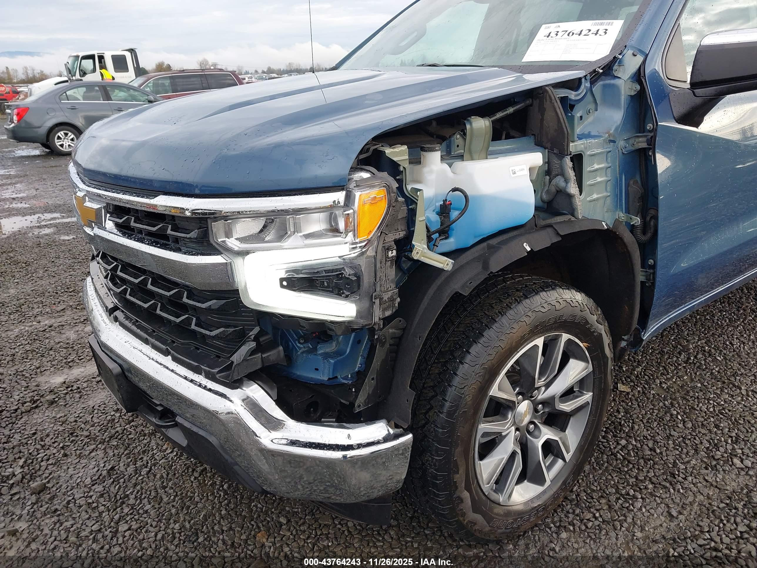 CHEVROLET SILVERADO image 6