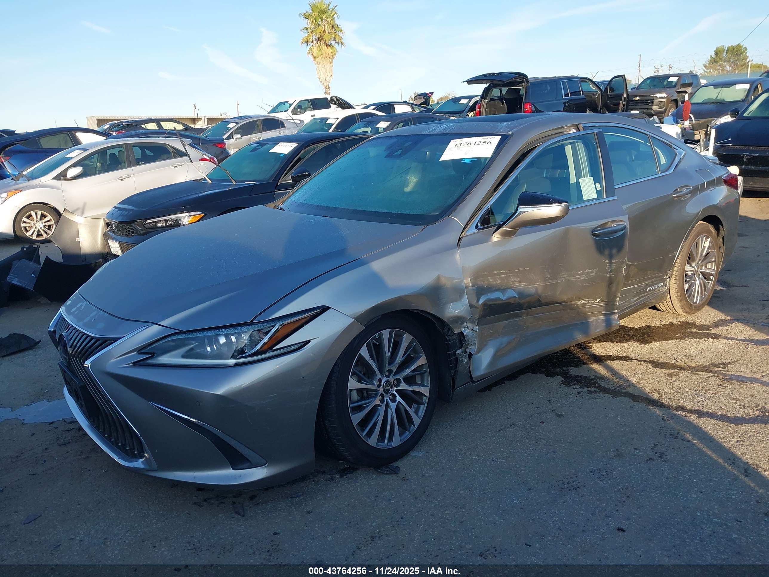 LEXUS ES image 2
