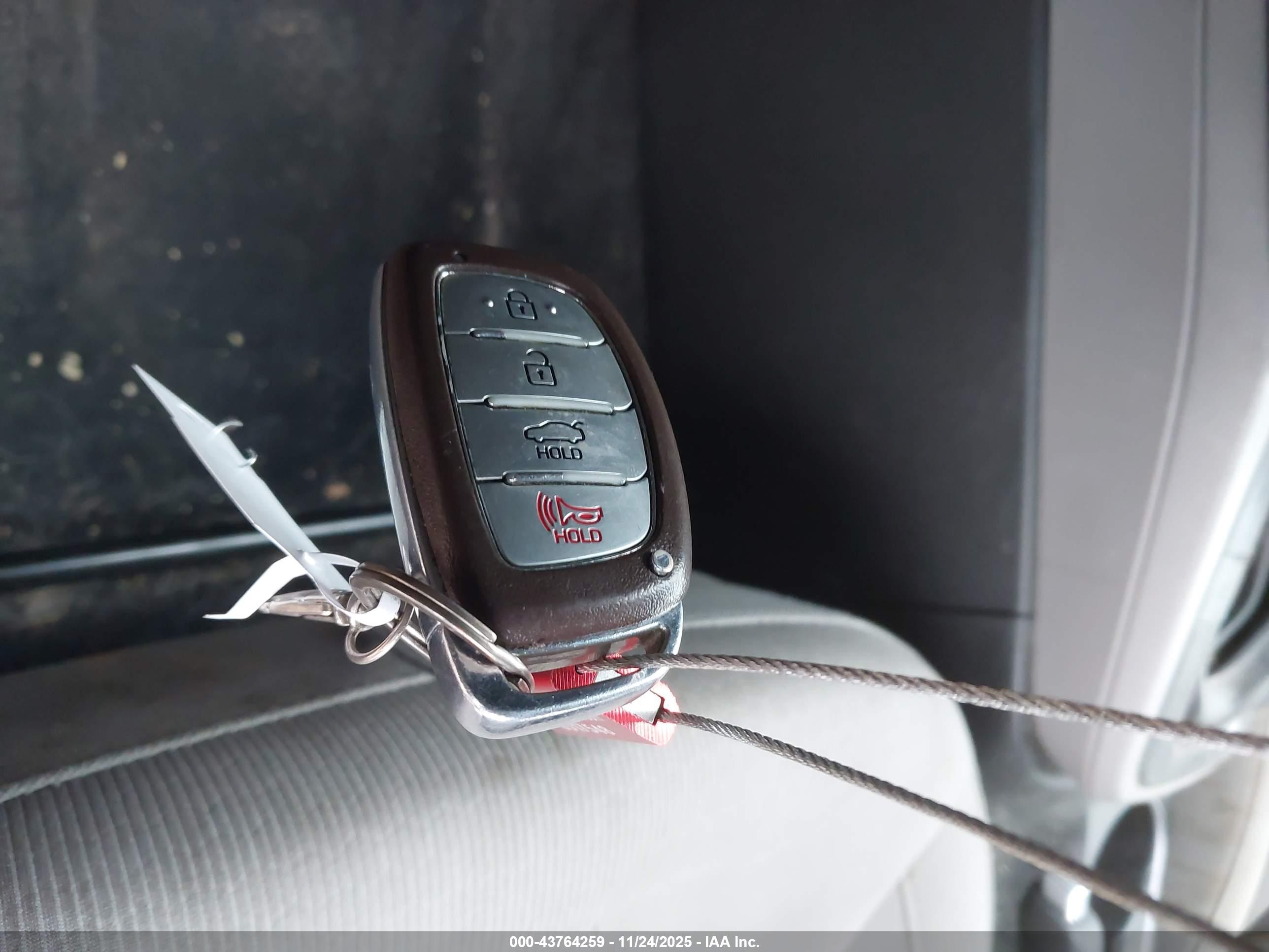 HYUNDAI ELANTRA image 11