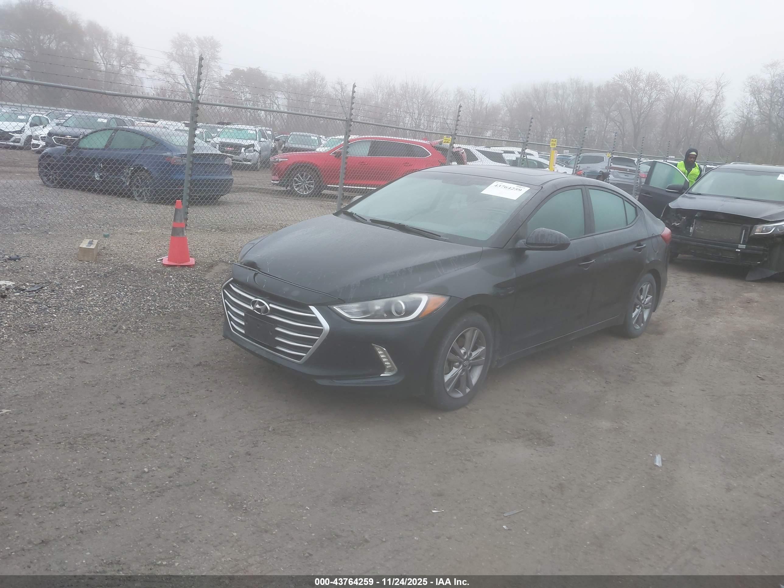 HYUNDAI ELANTRA image 2
