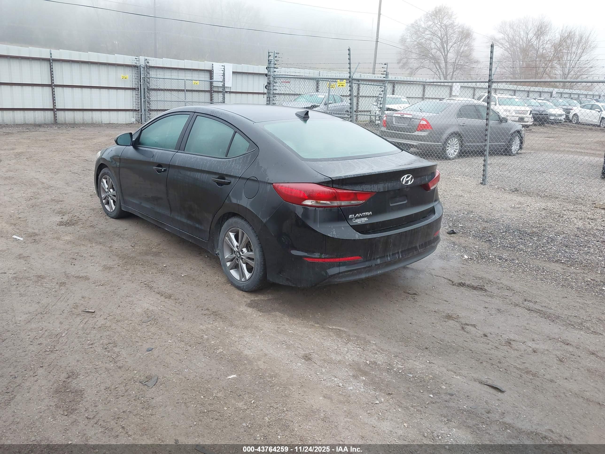 HYUNDAI ELANTRA image 3