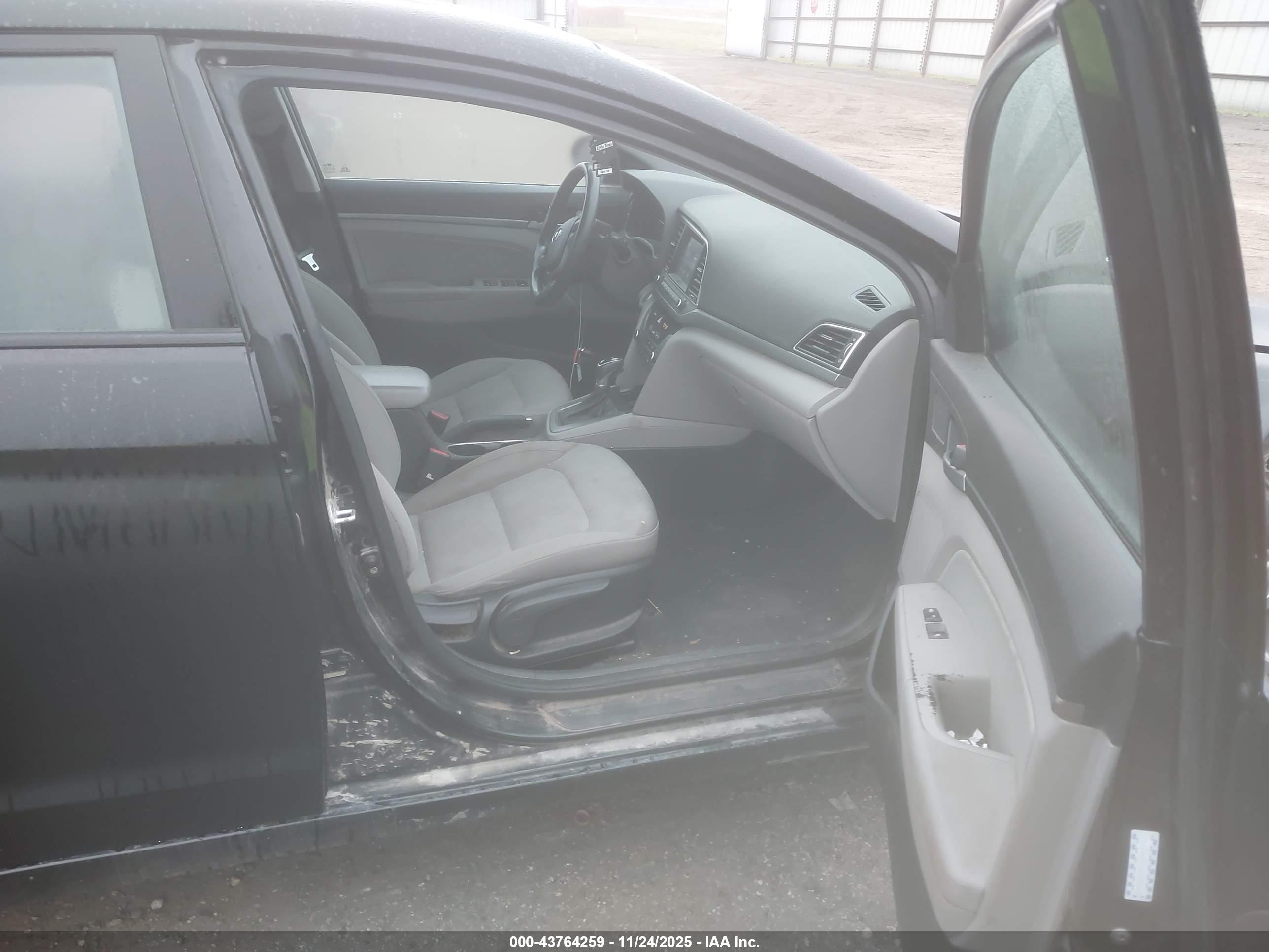 HYUNDAI ELANTRA image 5