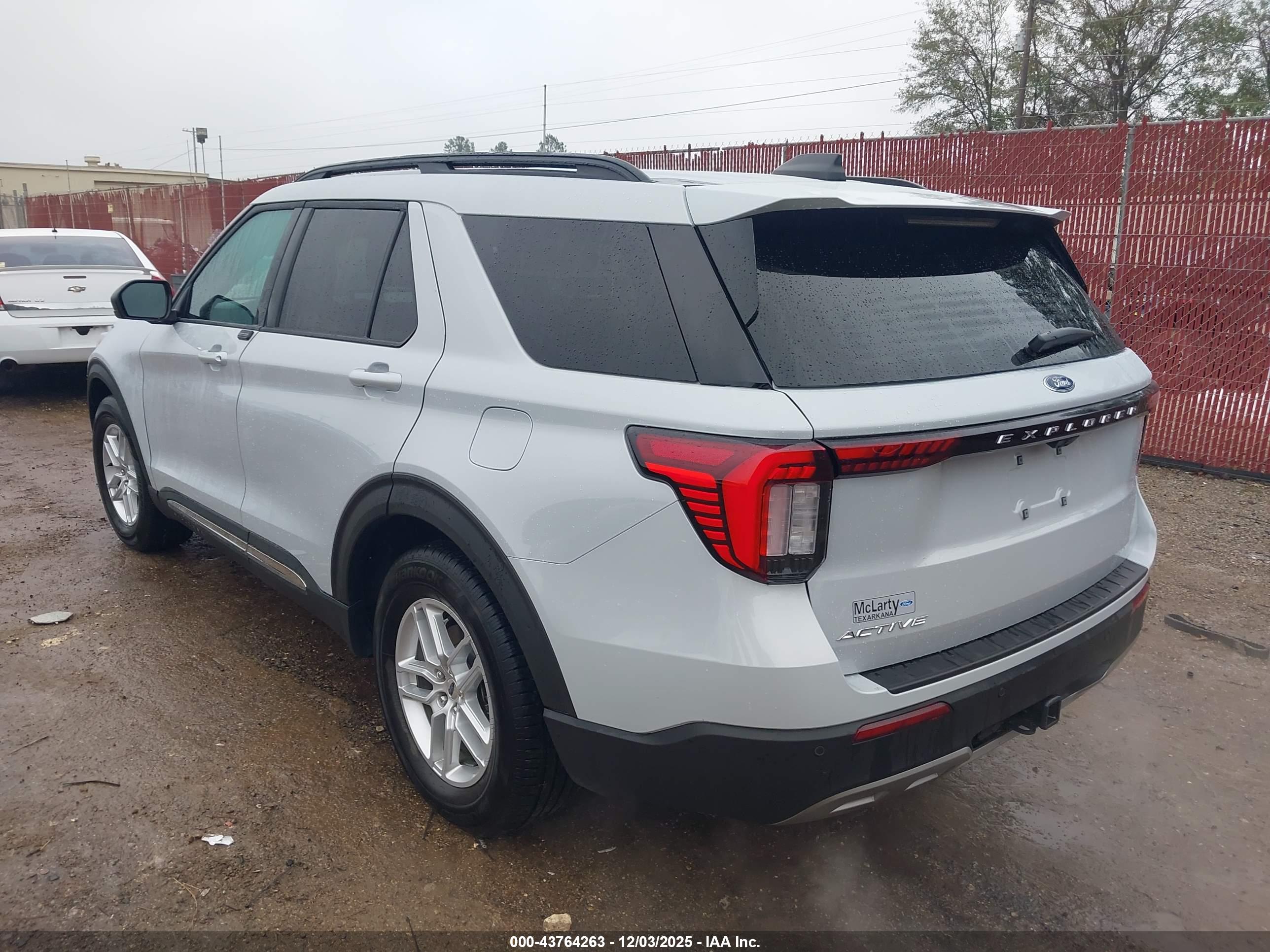 FORD EXPLORER image 3