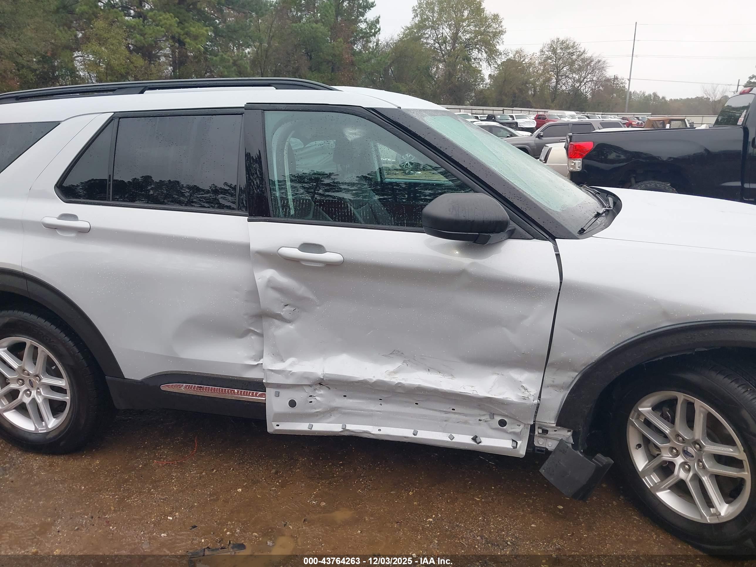 FORD EXPLORER image 6