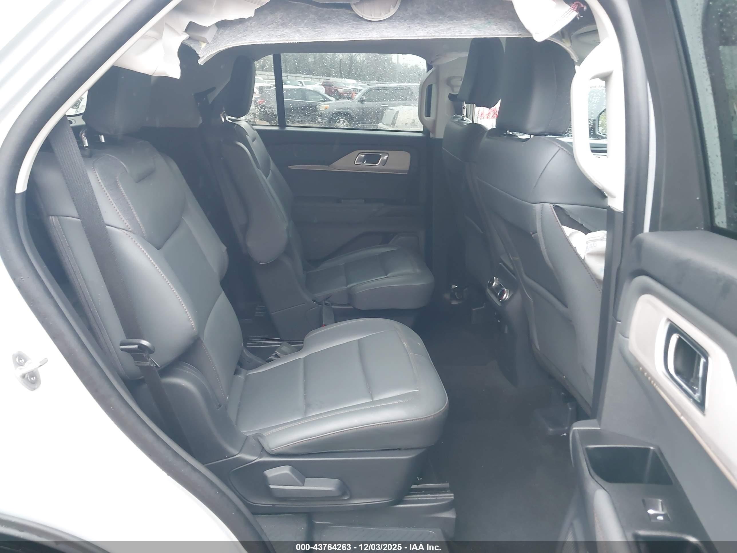 FORD EXPLORER image 8
