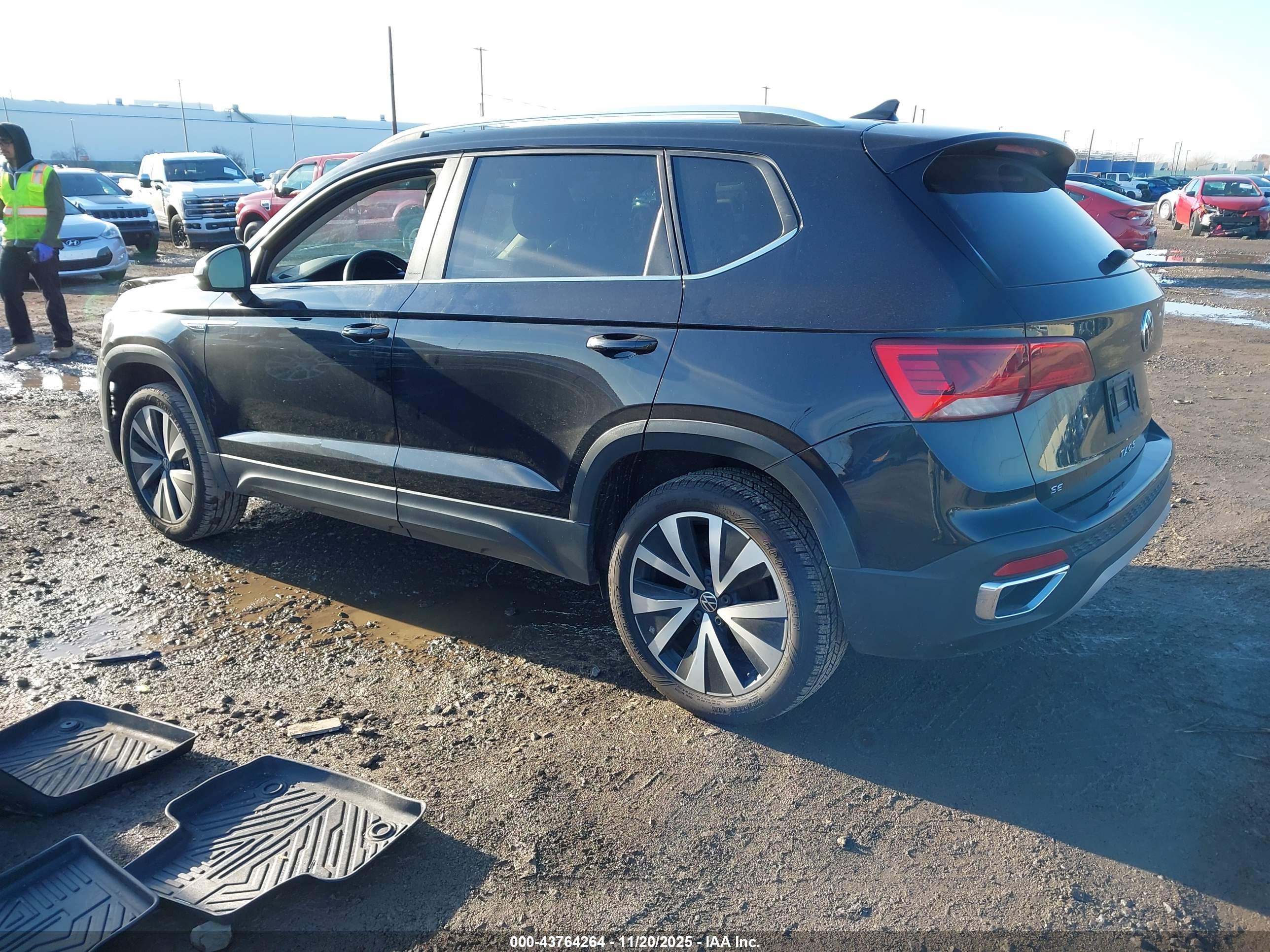 VOLKSWAGEN TAOS image 3