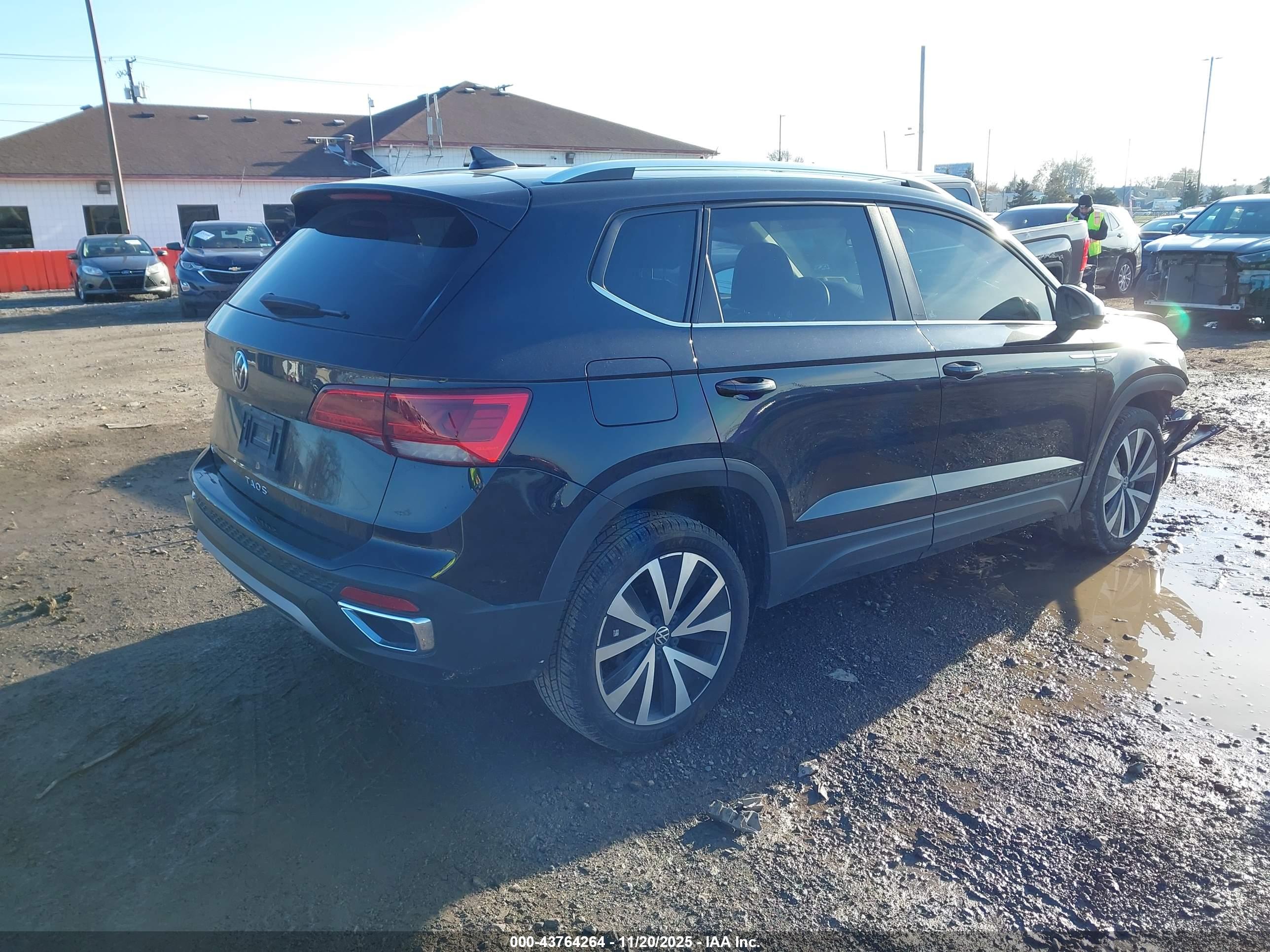 VOLKSWAGEN TAOS image 4