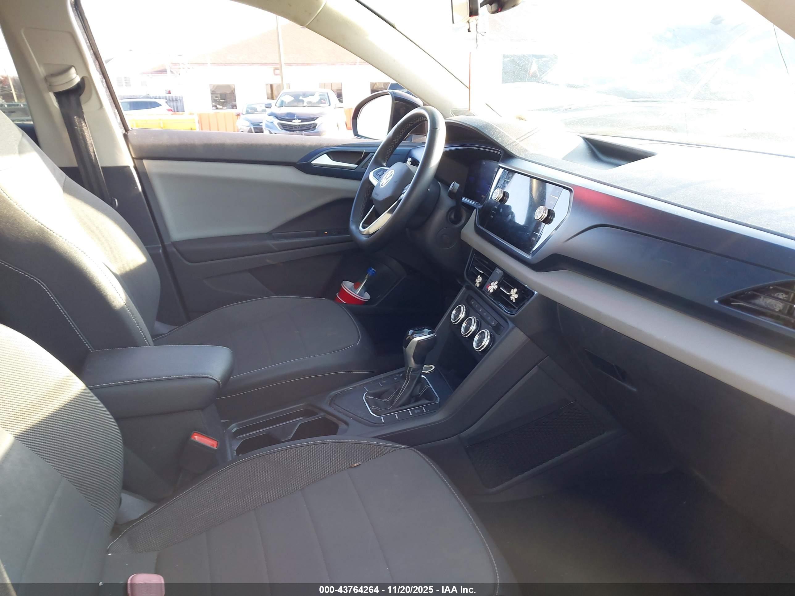 VOLKSWAGEN TAOS image 5