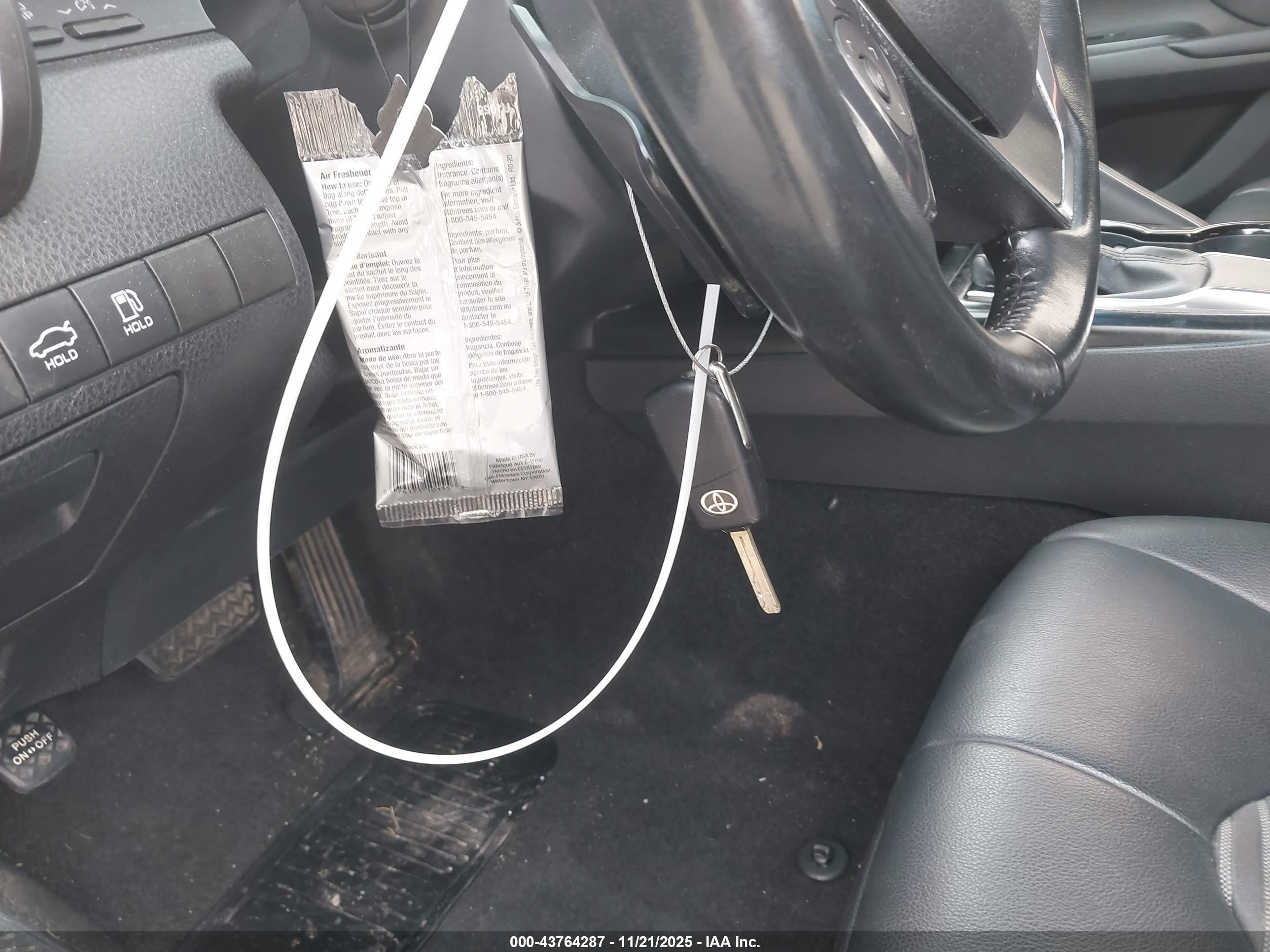 TOYOTA CAMRY image 11