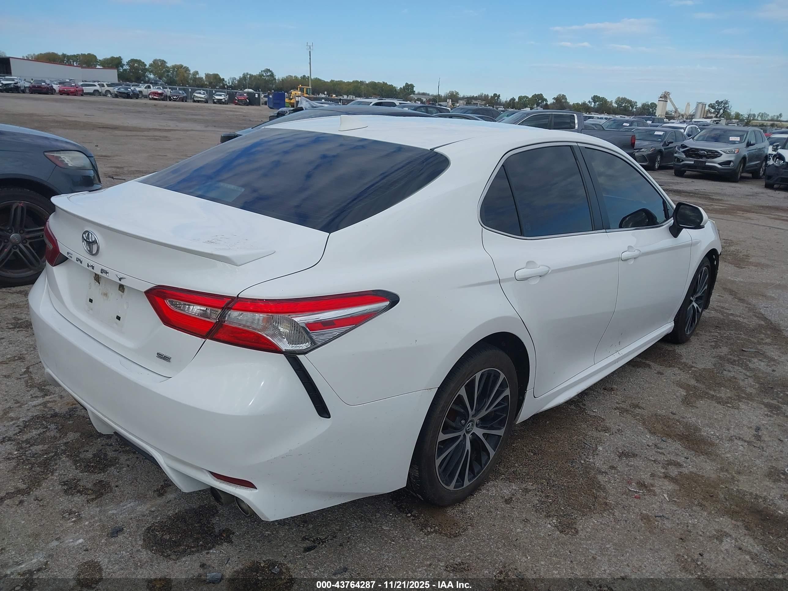 TOYOTA CAMRY image 4