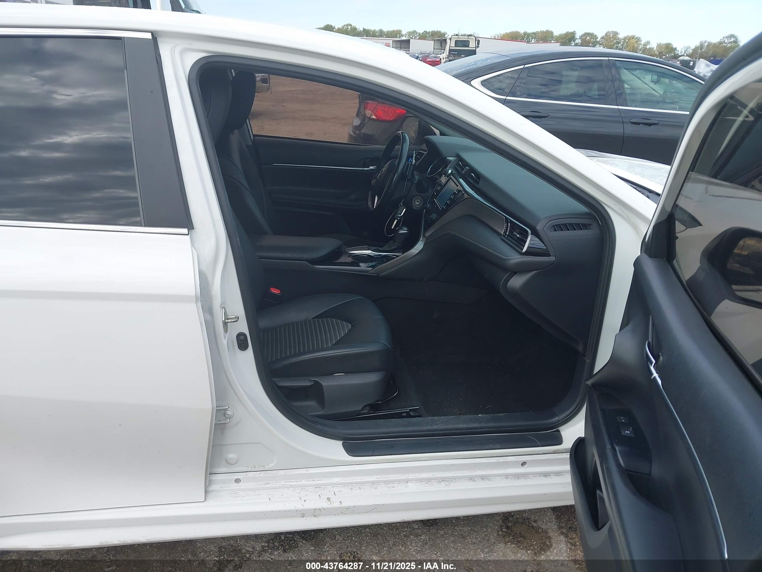 TOYOTA CAMRY image 5