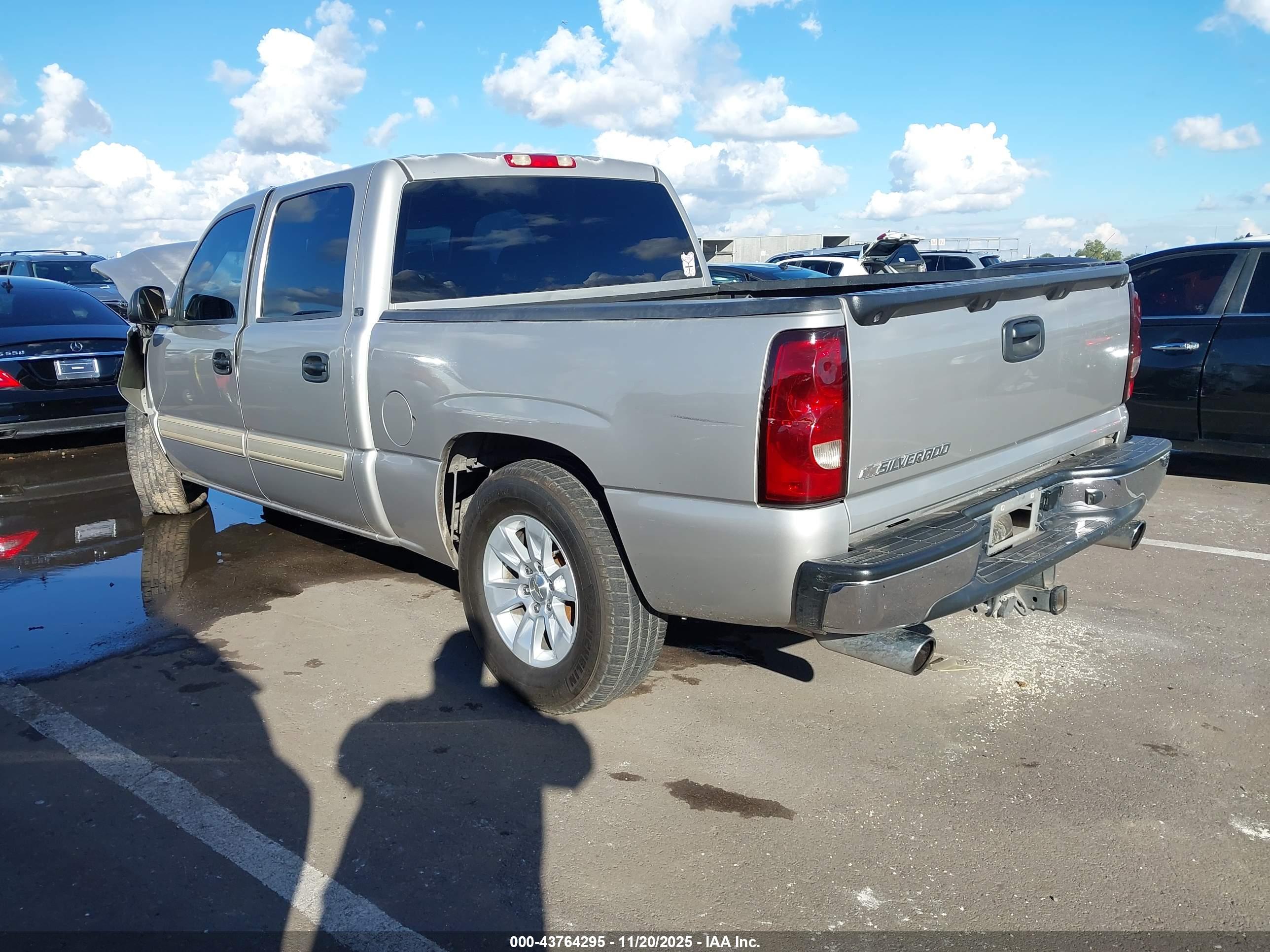CHEVROLET SILVERADO image 3