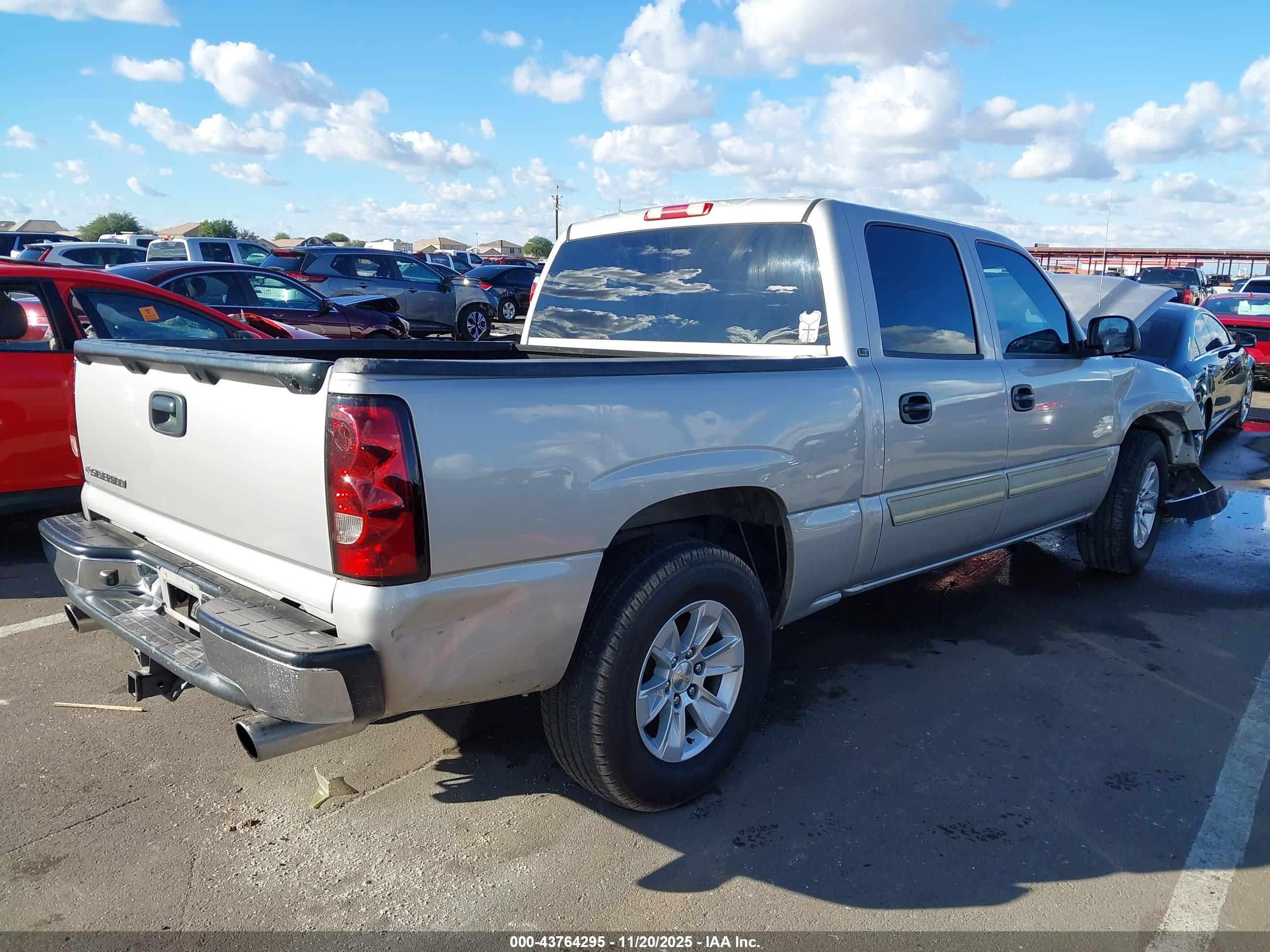 CHEVROLET SILVERADO image 4