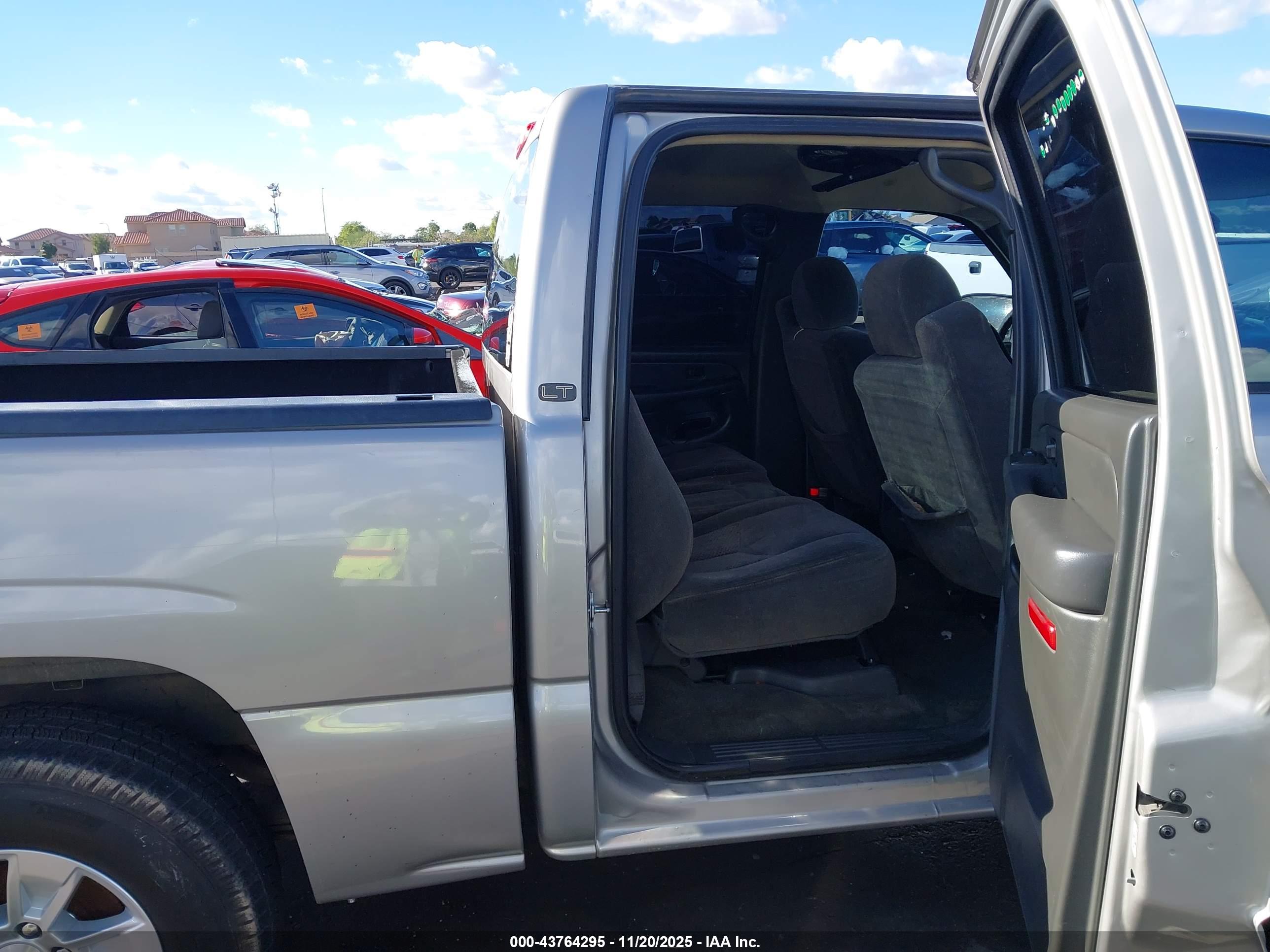 CHEVROLET SILVERADO image 8