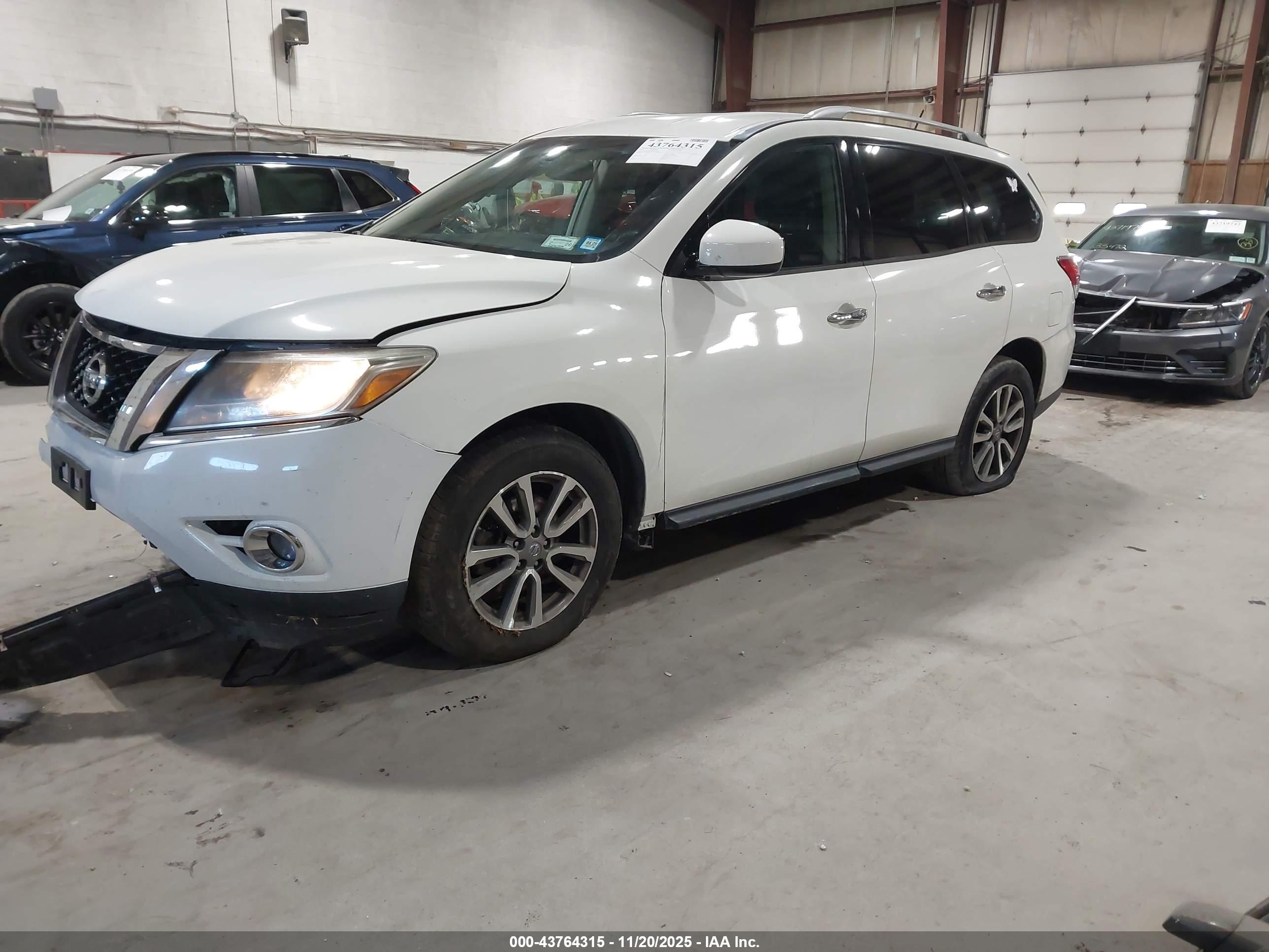 NISSAN PATHFINDER image 2