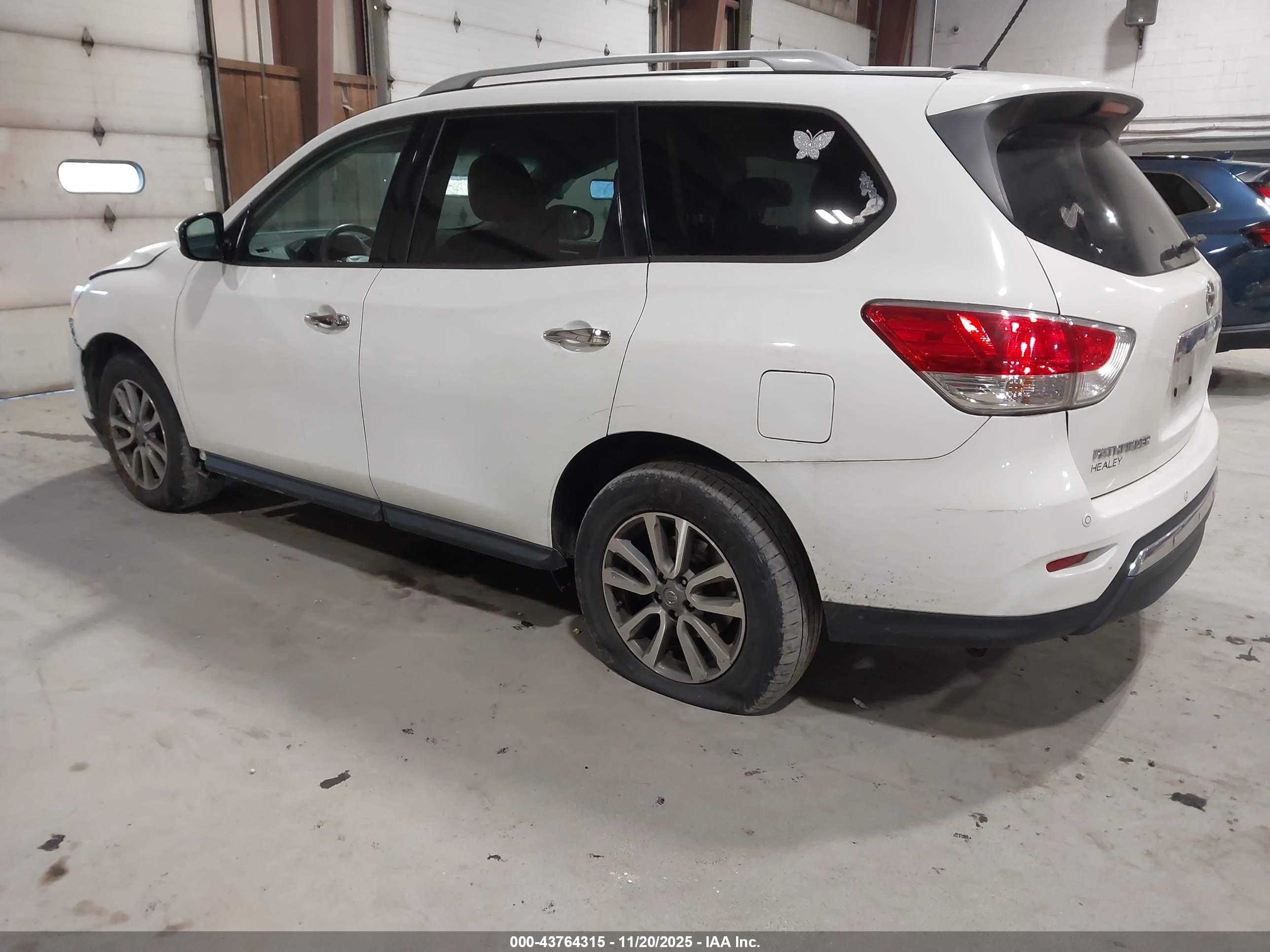 NISSAN PATHFINDER image 3