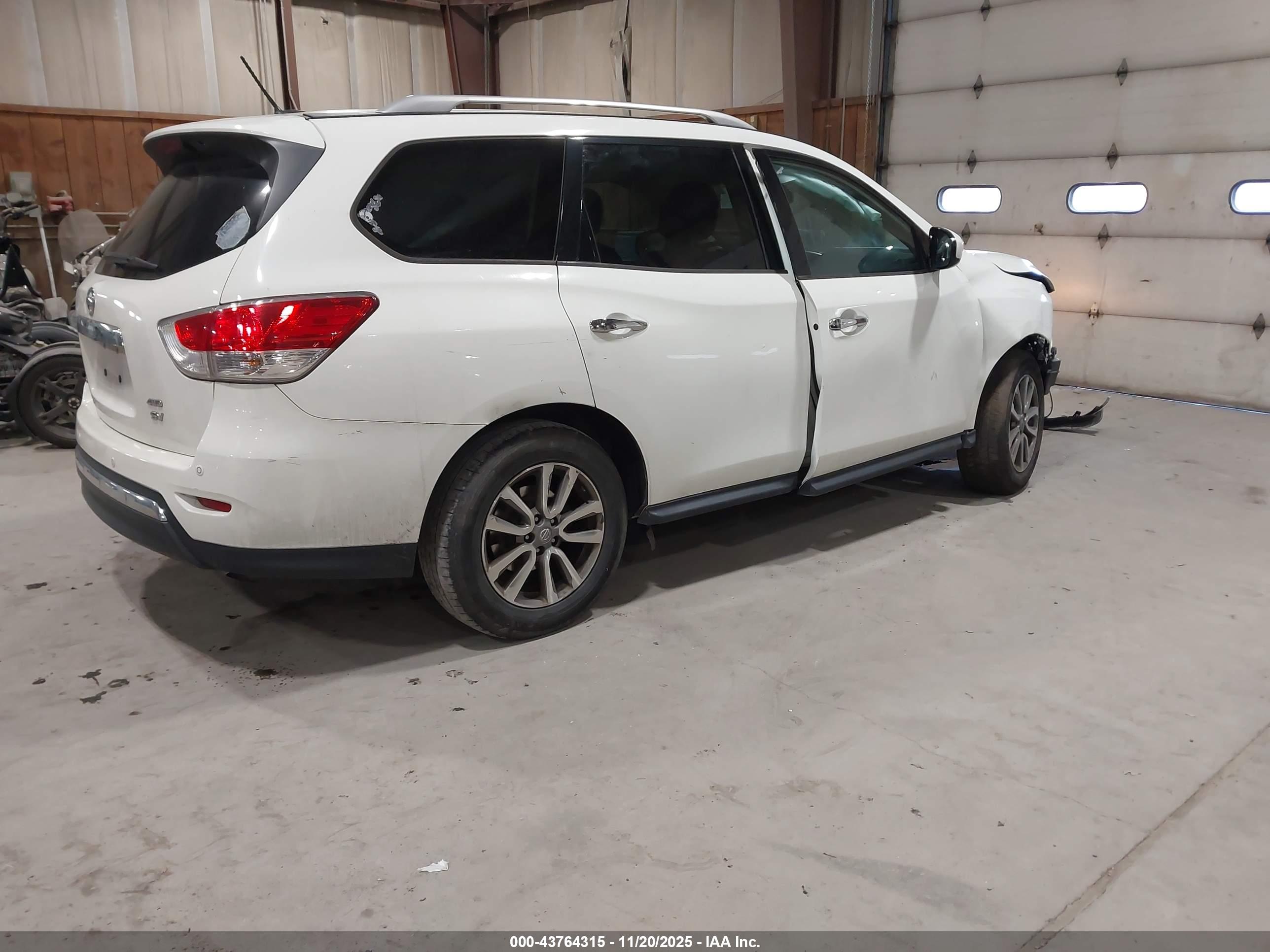 NISSAN PATHFINDER image 4