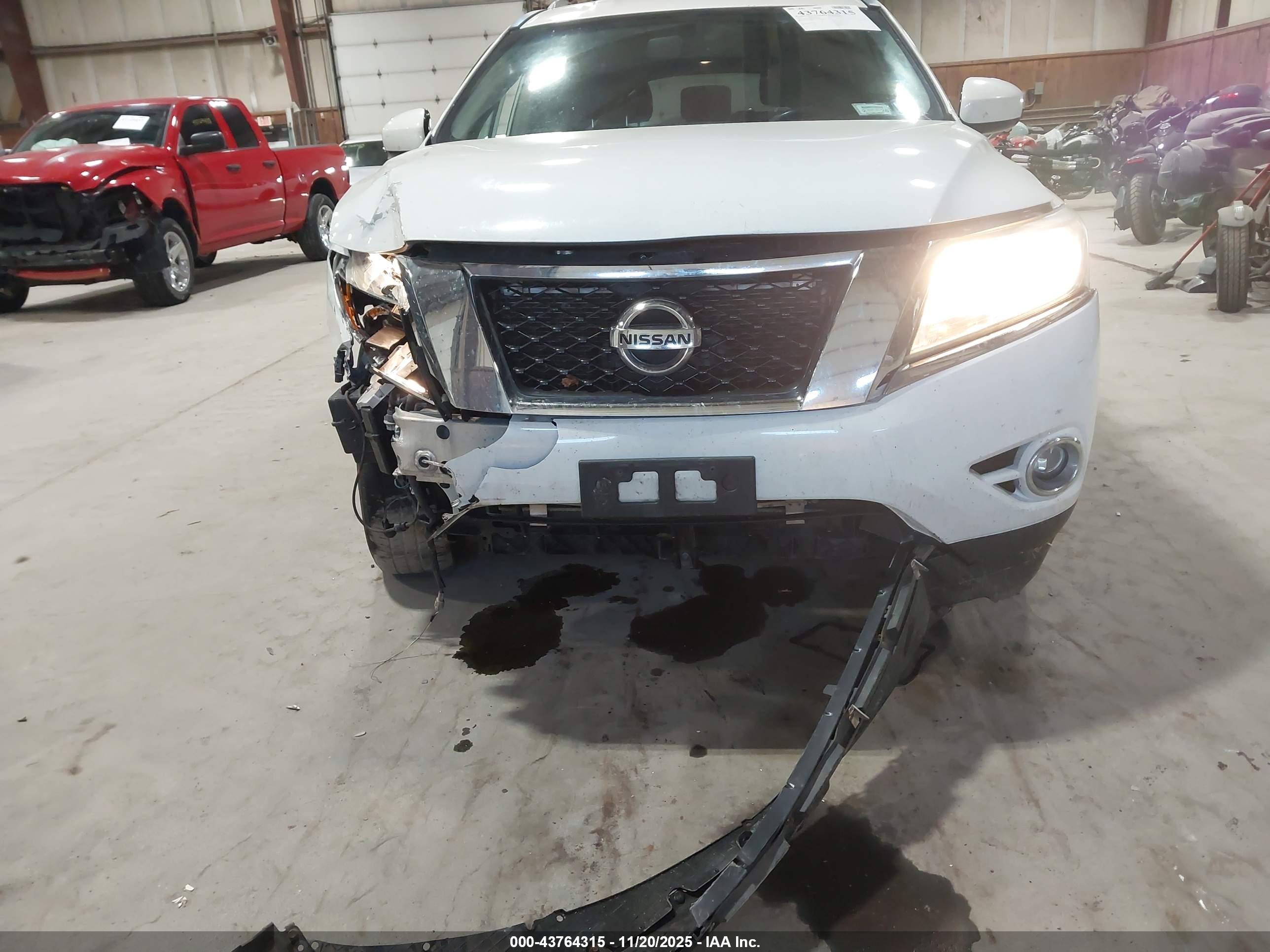 NISSAN PATHFINDER image 6
