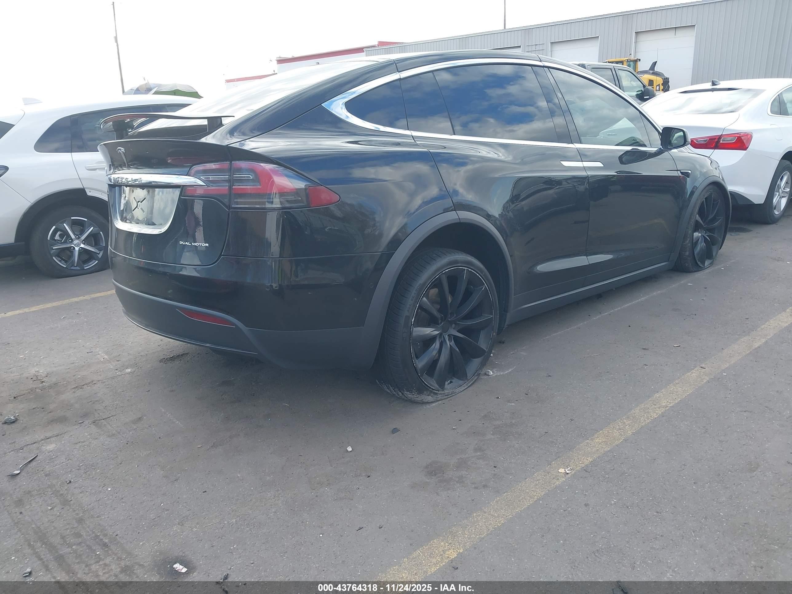 TESLA MODEL image 4