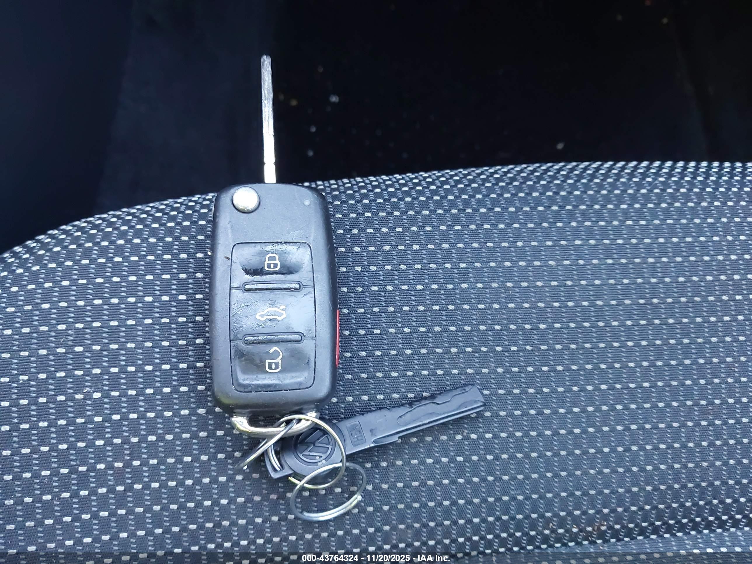 VOLKSWAGEN PASSAT image 11