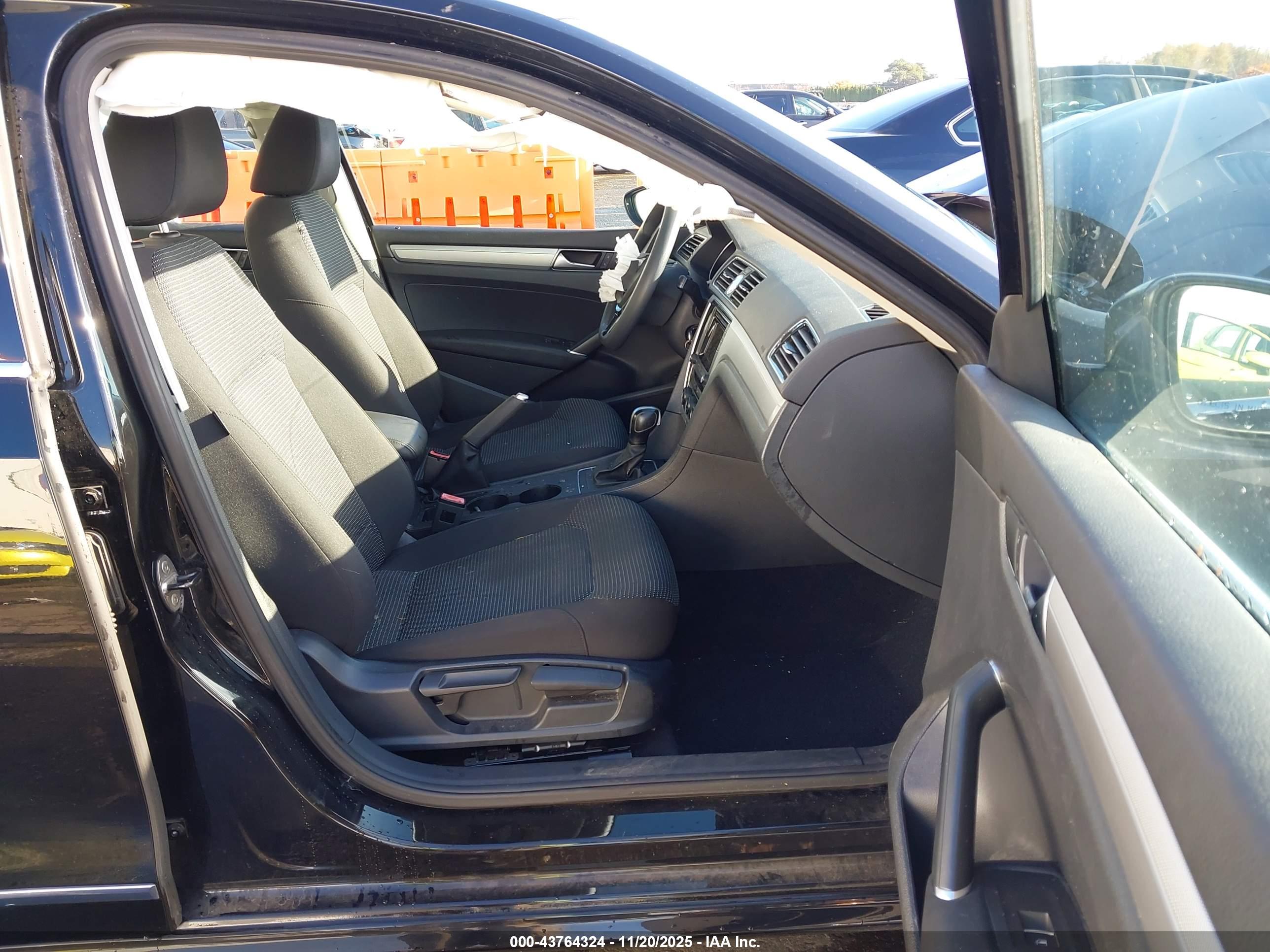 VOLKSWAGEN PASSAT image 5