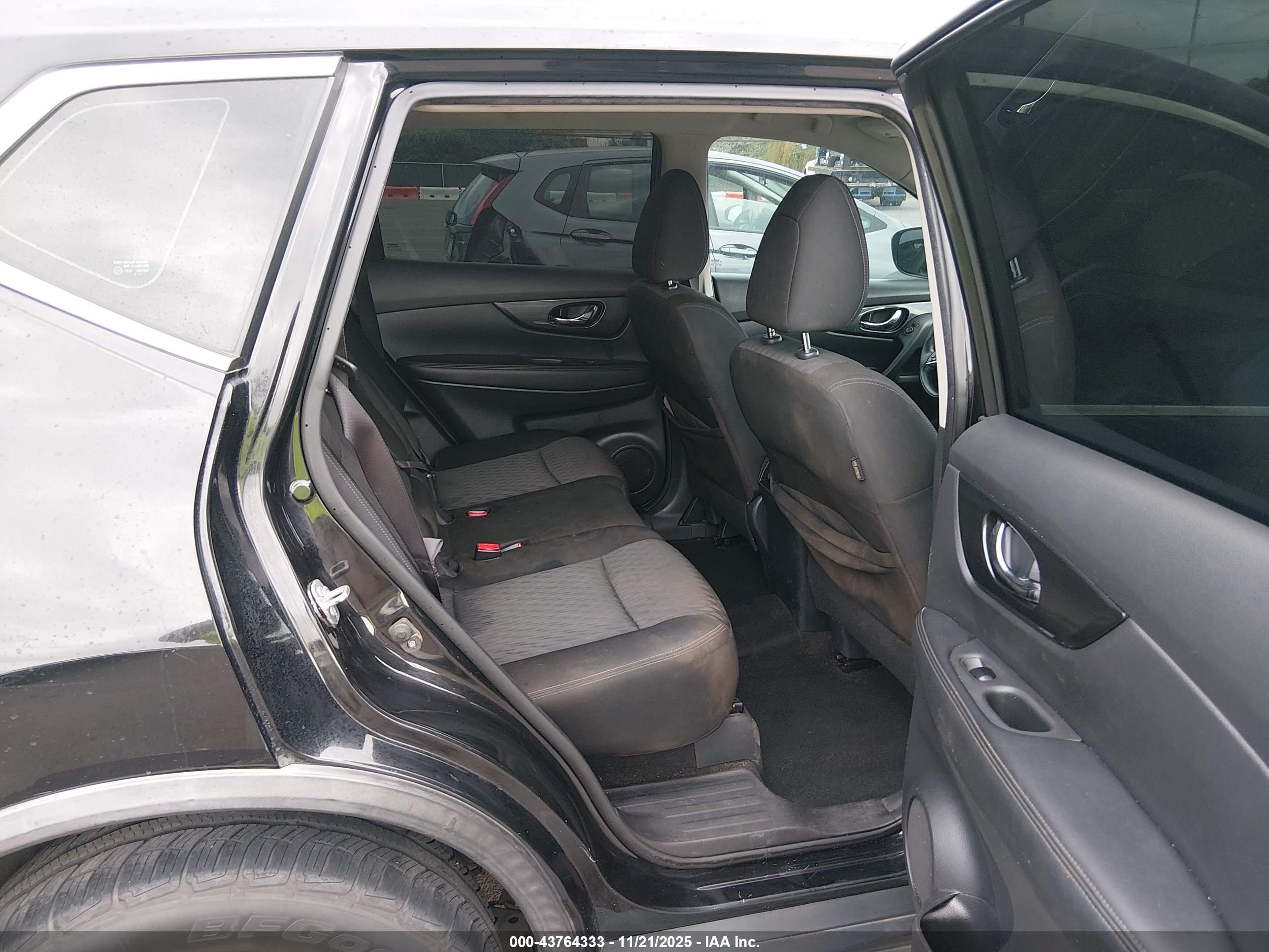 NISSAN ROGUE image 8