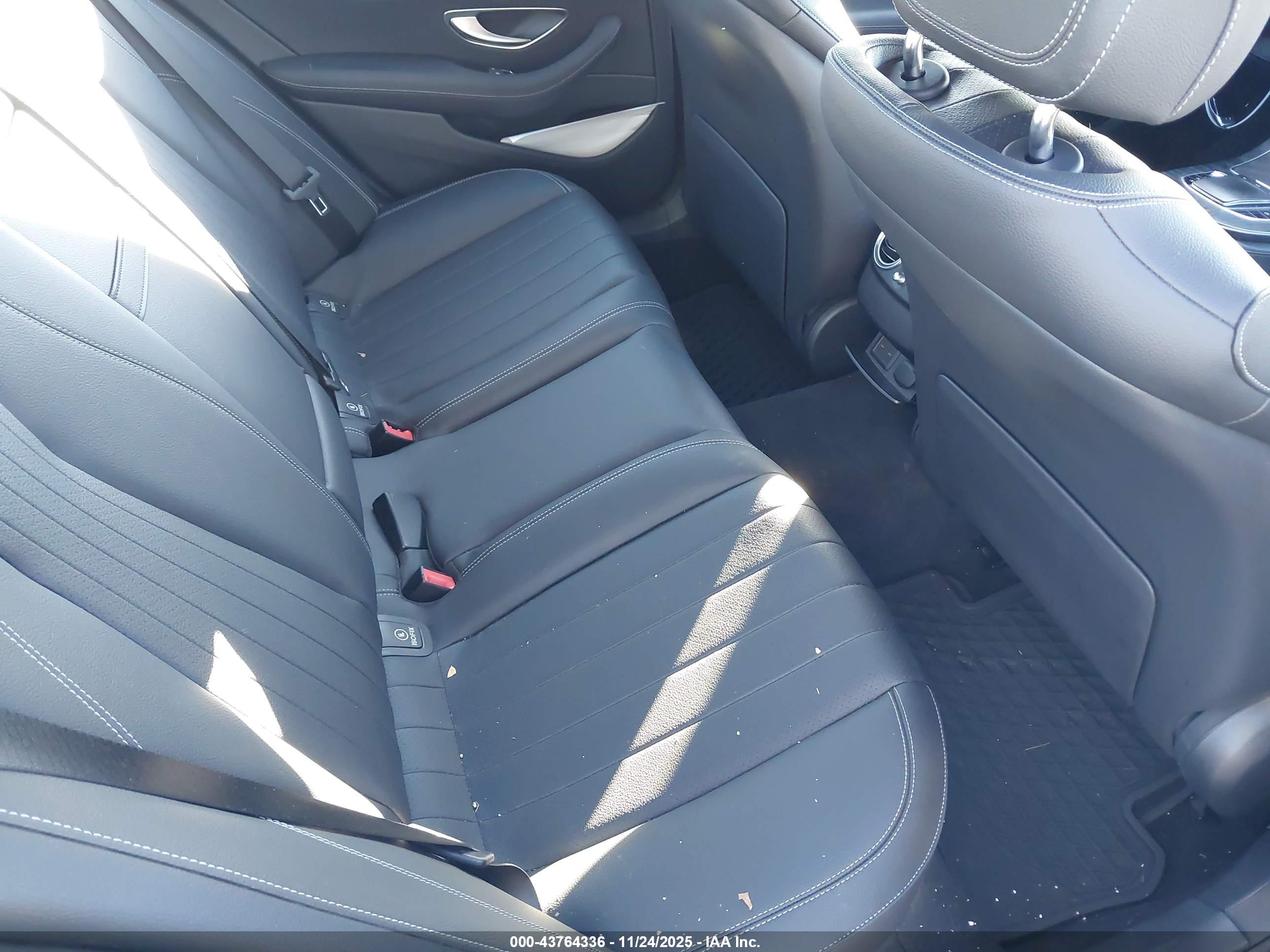 MERCEDES-BENZ E image 8
