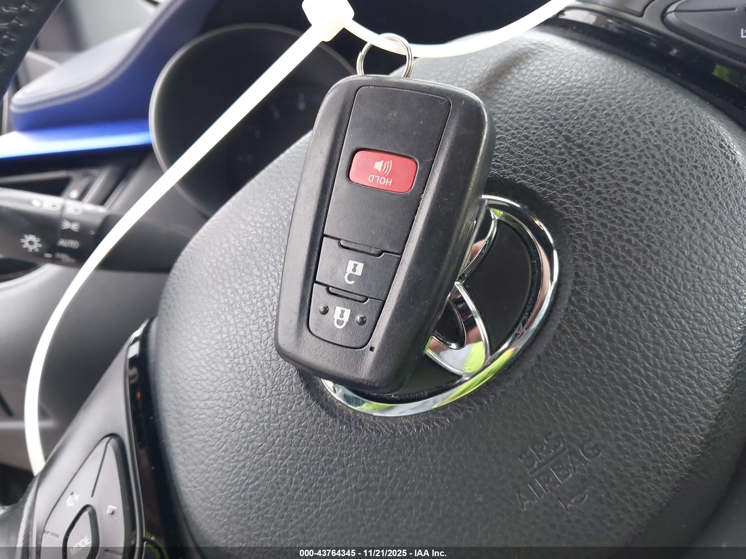 TOYOTA C-HR image 11