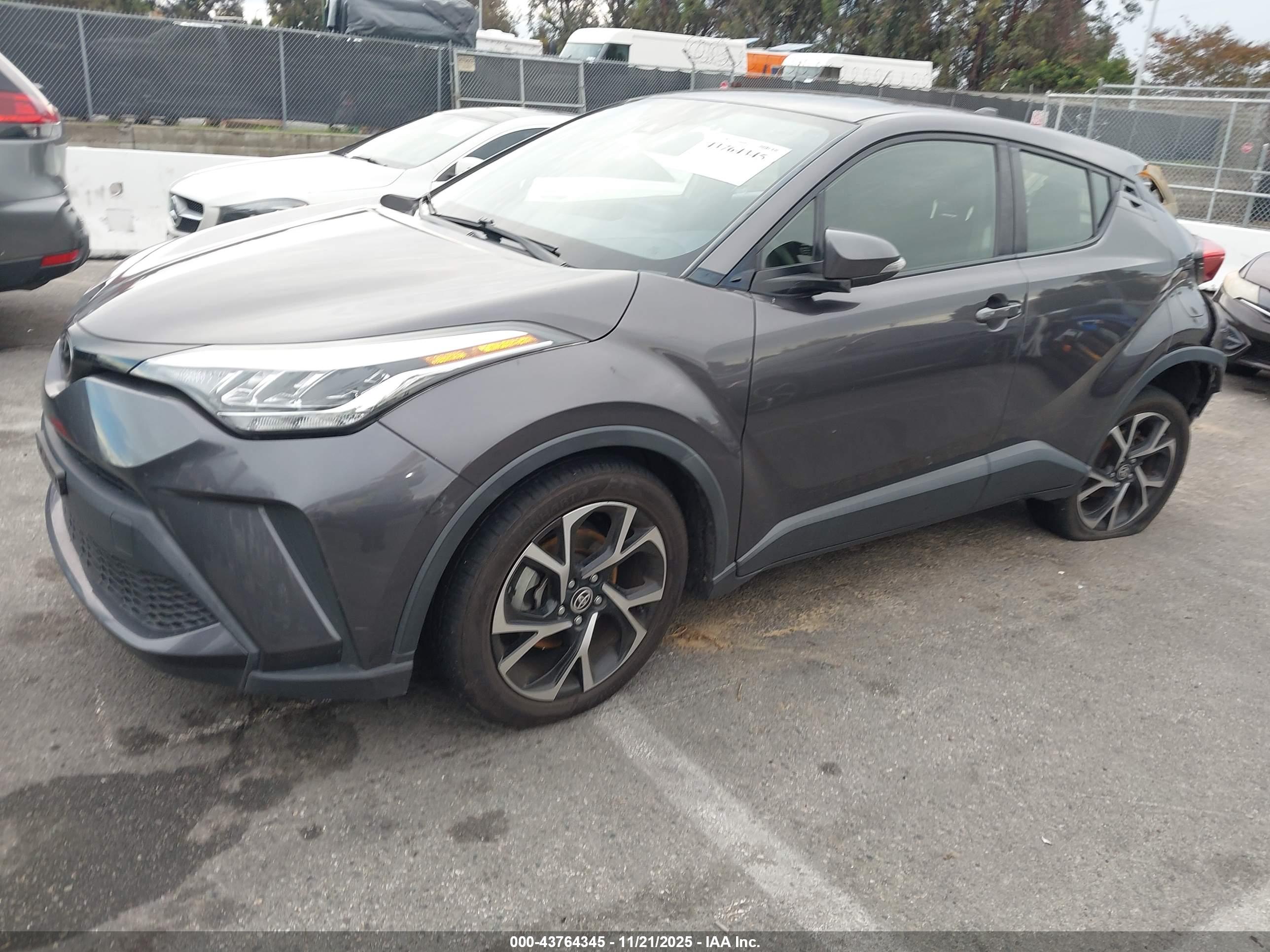 TOYOTA C-HR image 2
